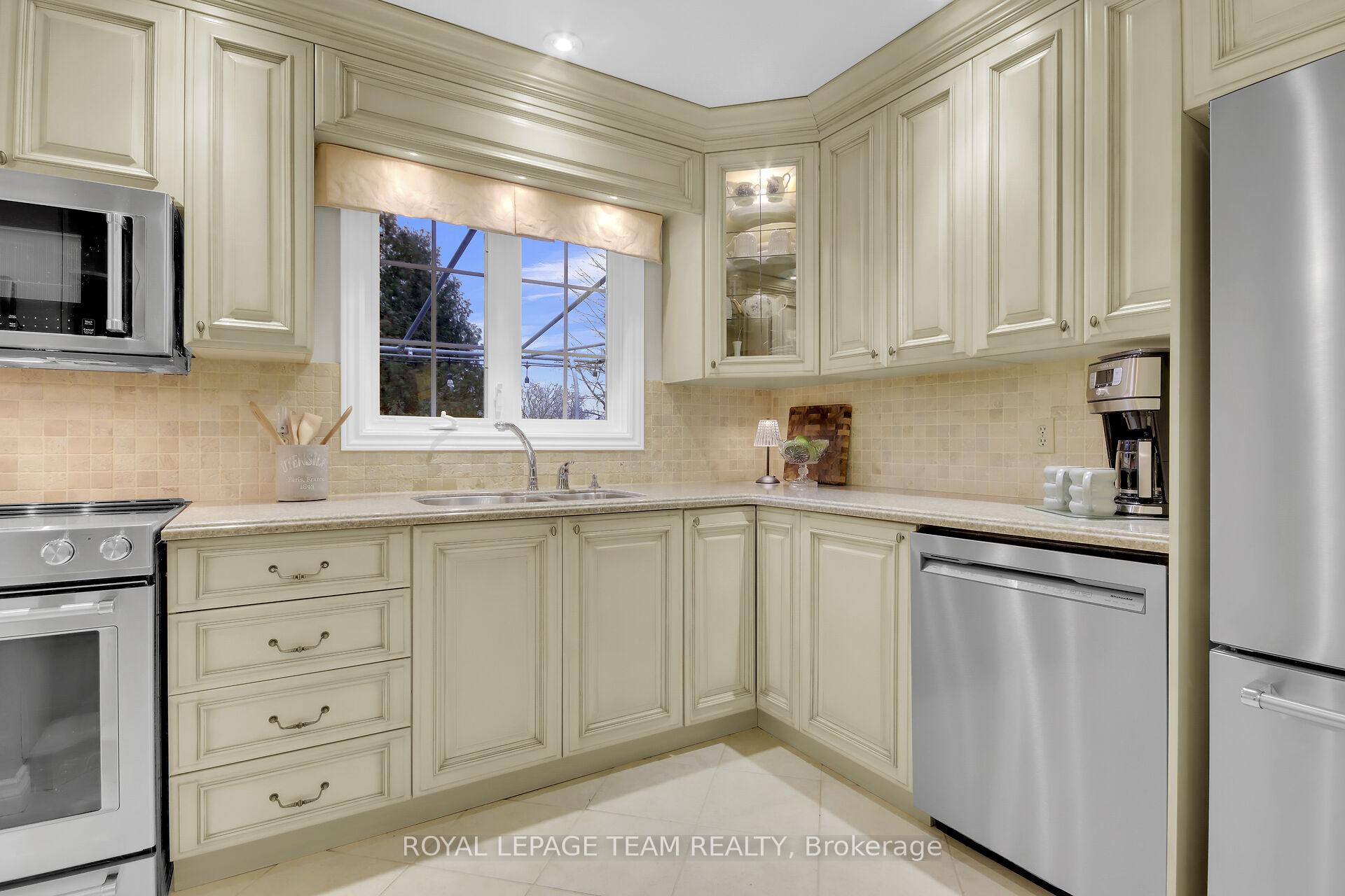 Photo 8 of 172 Old Colony Road, Ottawa, Kanata - Glencairn/Hazeldean — HOMEH