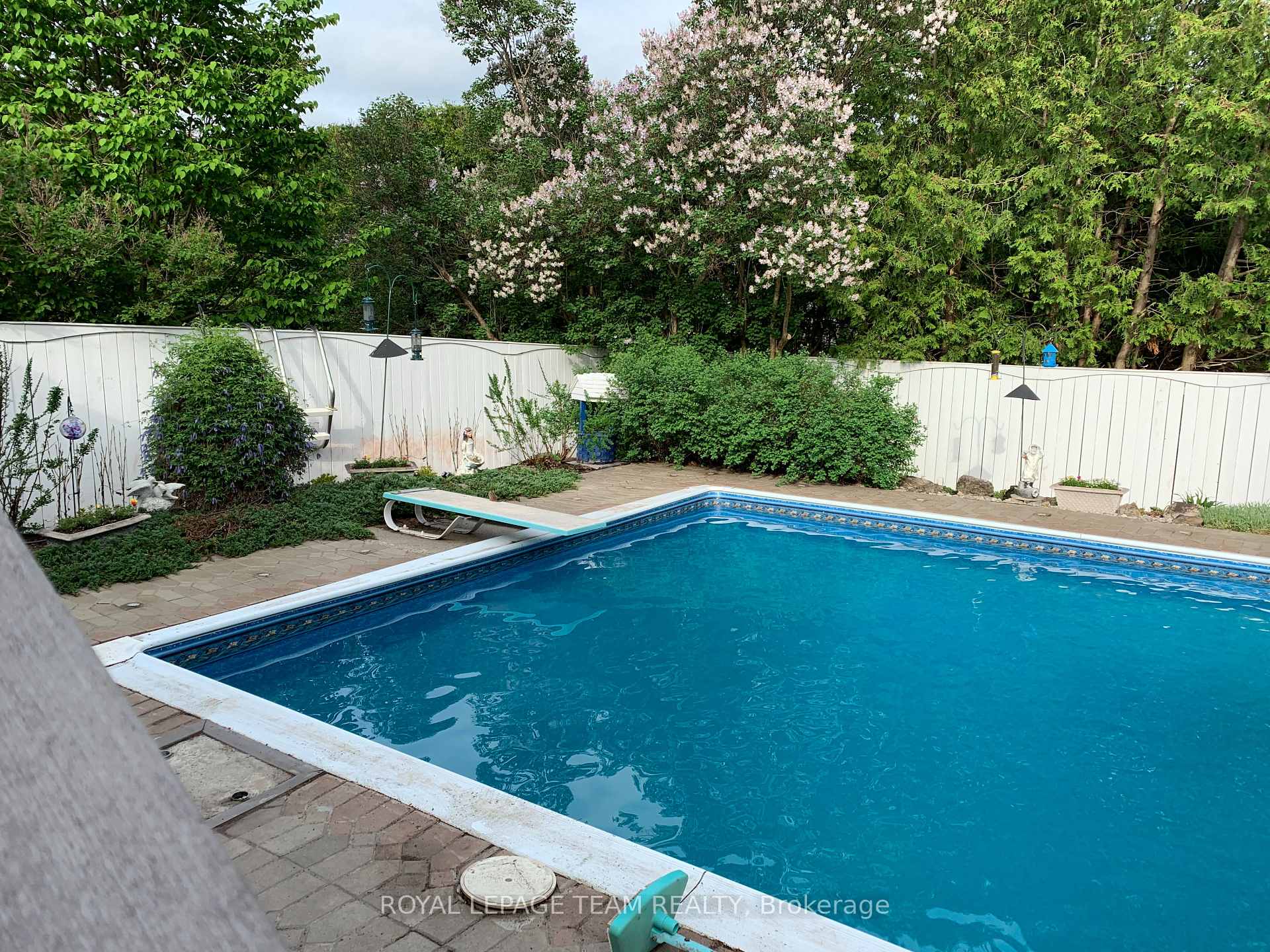 Photo 32 of 172 Old Colony Road, Ottawa, Kanata - Glencairn/Hazeldean — HOMEH