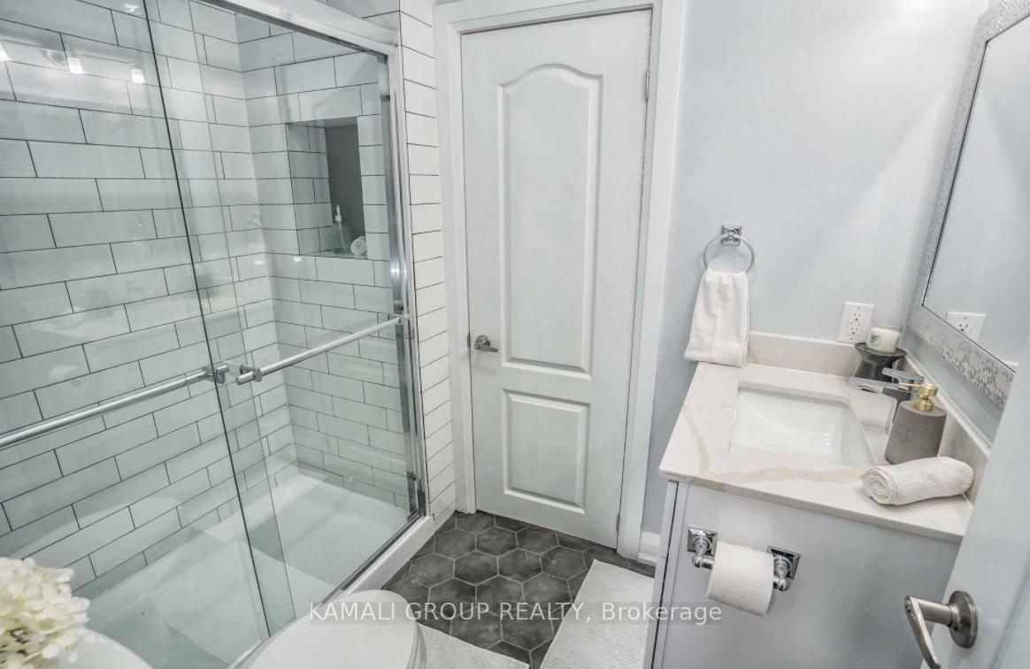 Photo 9 of Unit Unit 1, 449 Kenilworth Avenue N, Hamilton, Industrial Sector — HOMEH