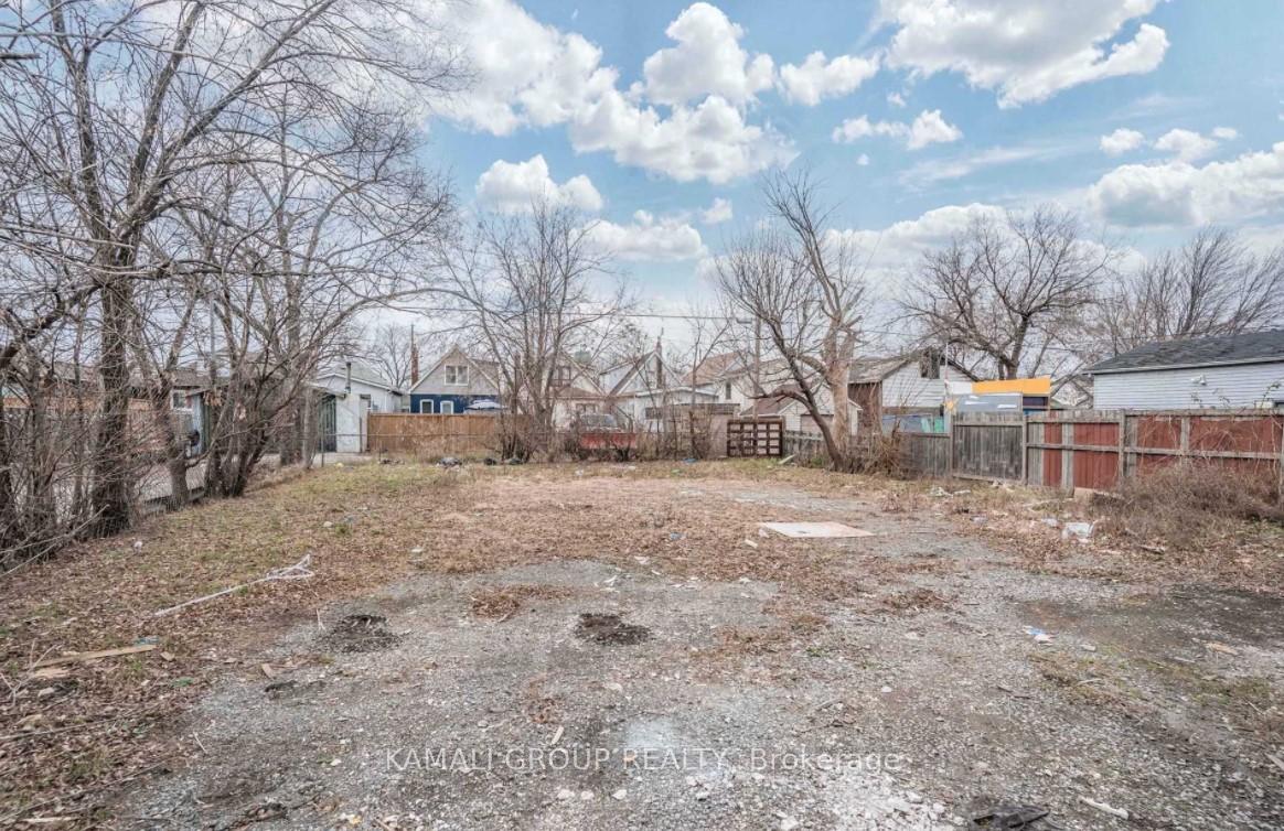 Photo 13 of Unit Unit 1, 449 Kenilworth Avenue N, Hamilton, Industrial Sector — HOMEH