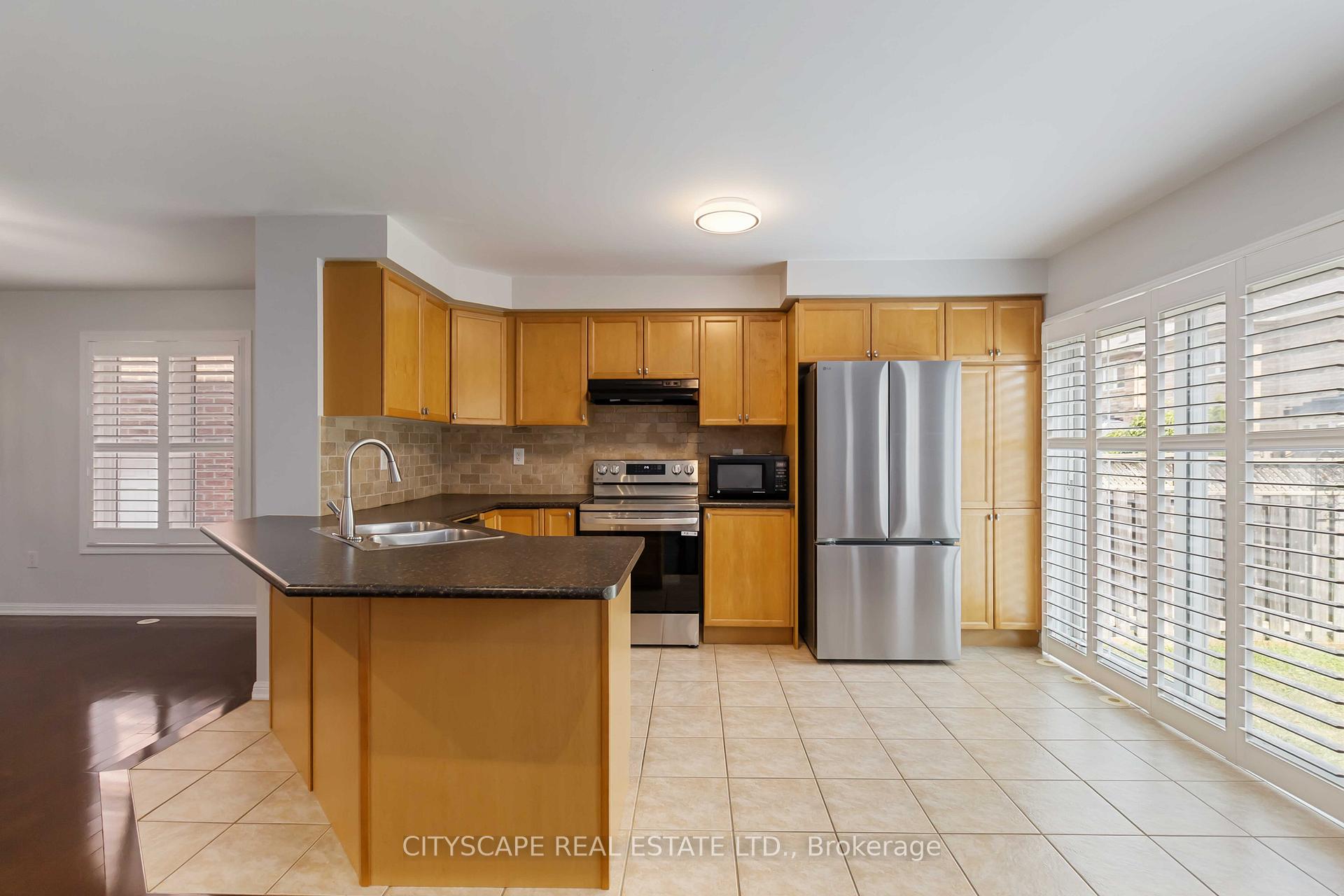 Photo 6 of 256 Whetham Heights, Milton, Harrison — HOMEH
