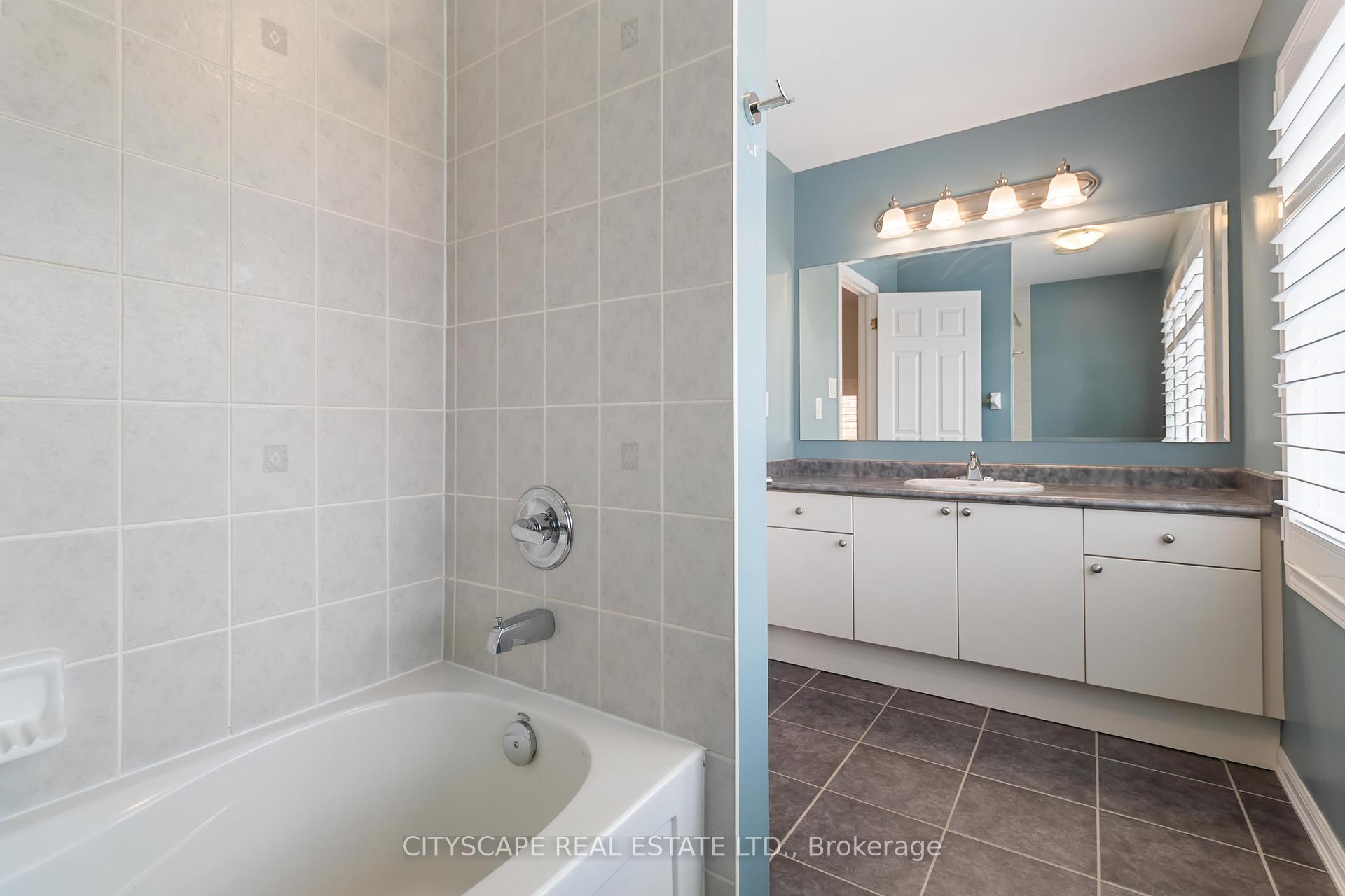 Photo 9 of 256 Whetham Heights, Milton, Harrison — HOMEH
