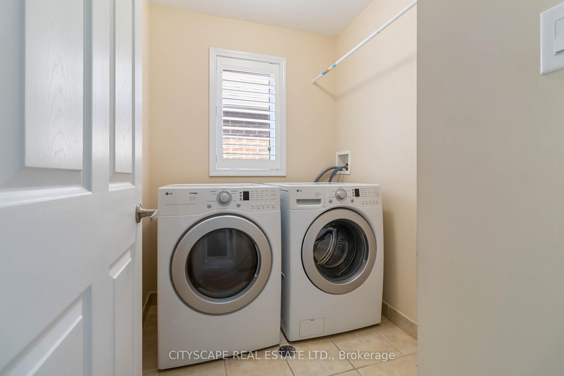 Photo 10 of 256 Whetham Heights, Milton, Harrison — HOMEH