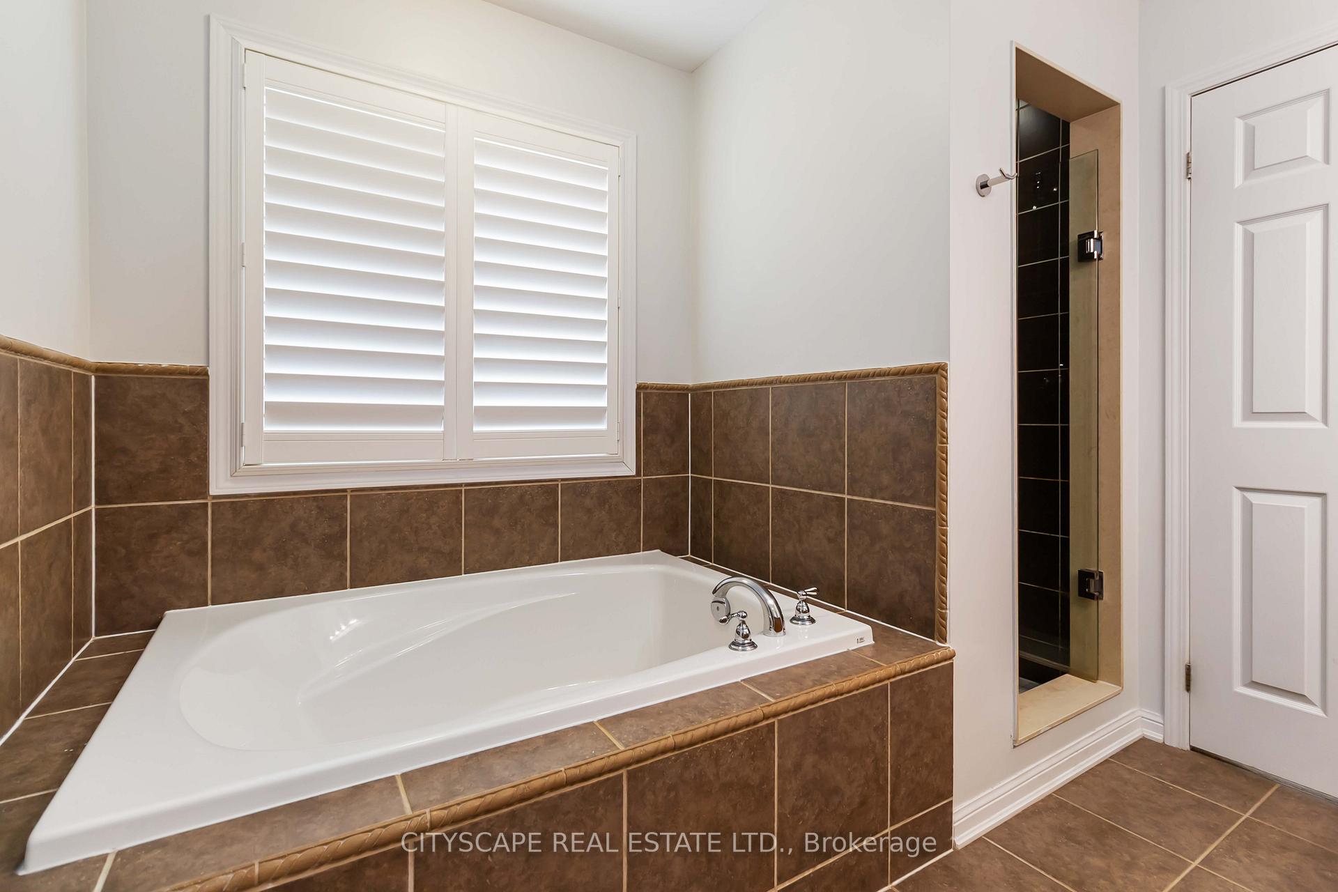 Photo 18 of 256 Whetham Heights, Milton, Harrison — HOMEH
