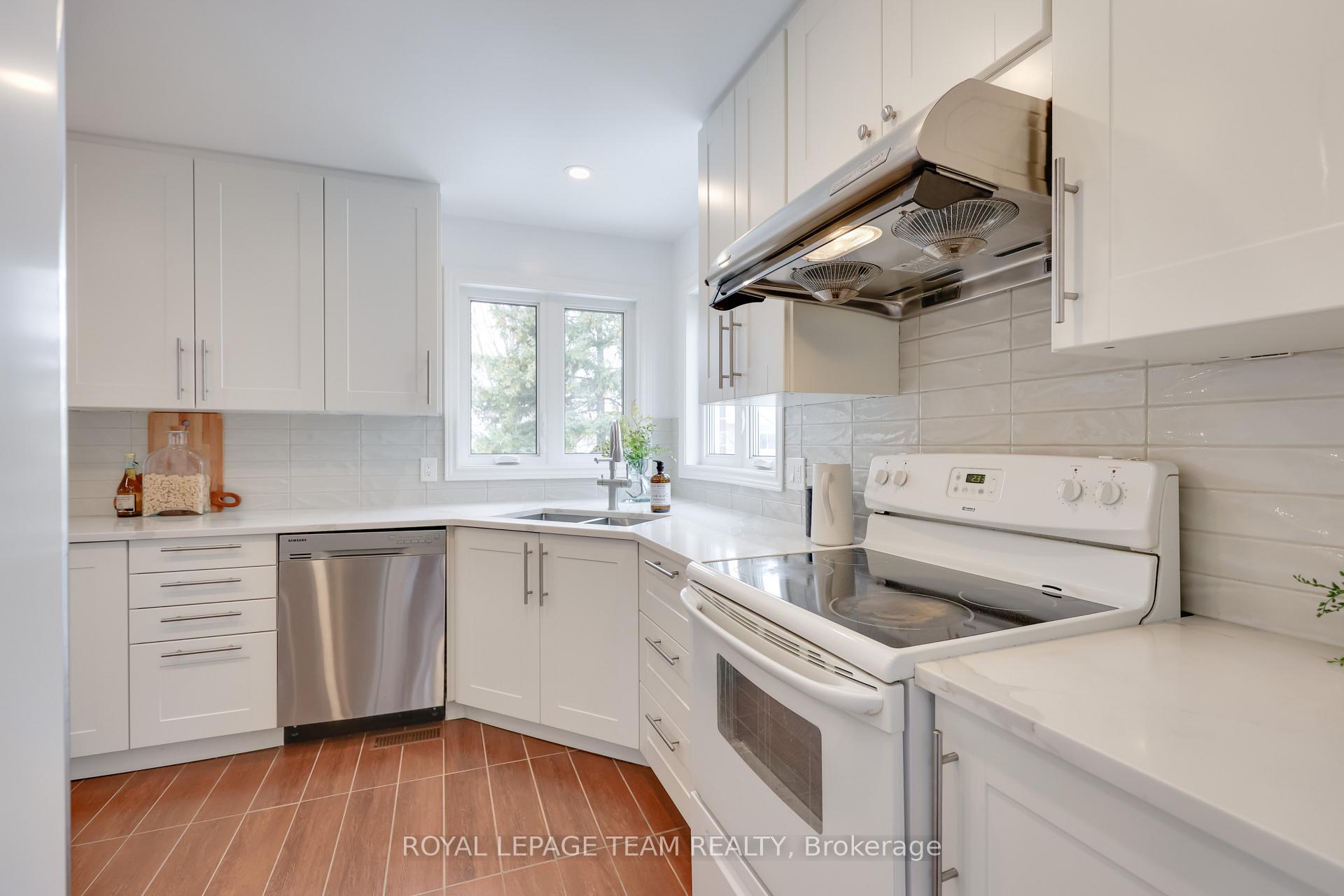 Photo 10 of 82 Hansen Avenue, Ottawa, Kanata - Kanata Lakes/Heritage Hills — HOMEH