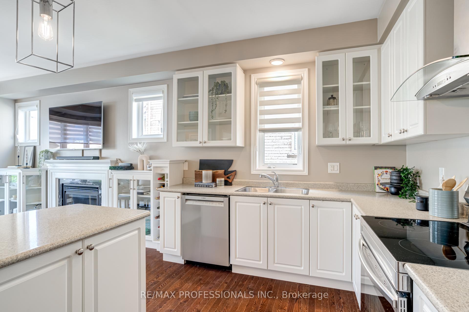 Photo 15 of 132 Cornwall Drive, Markham, Cornell — HOMEH