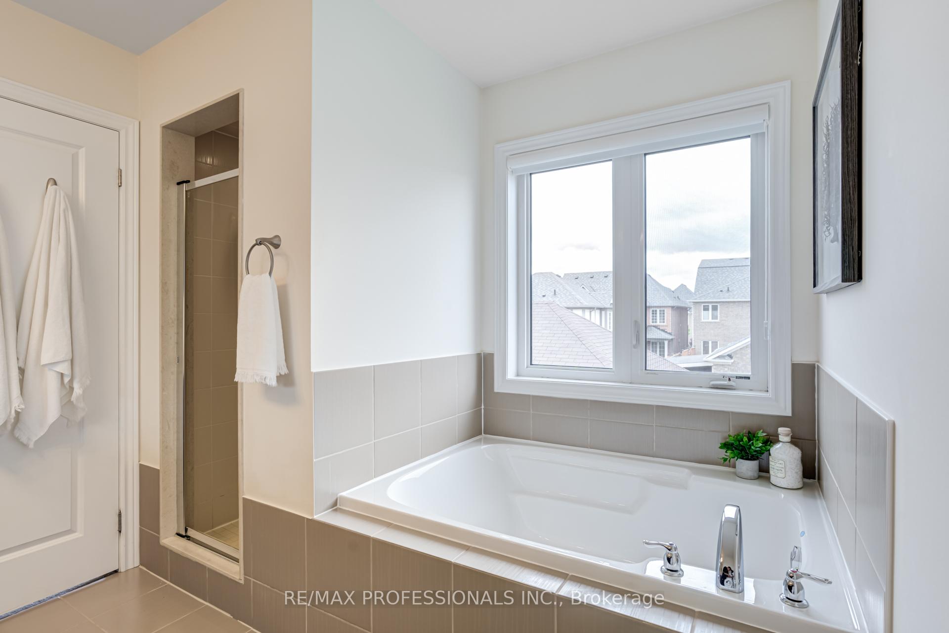 Photo 29 of 132 Cornwall Drive, Markham, Cornell — HOMEH