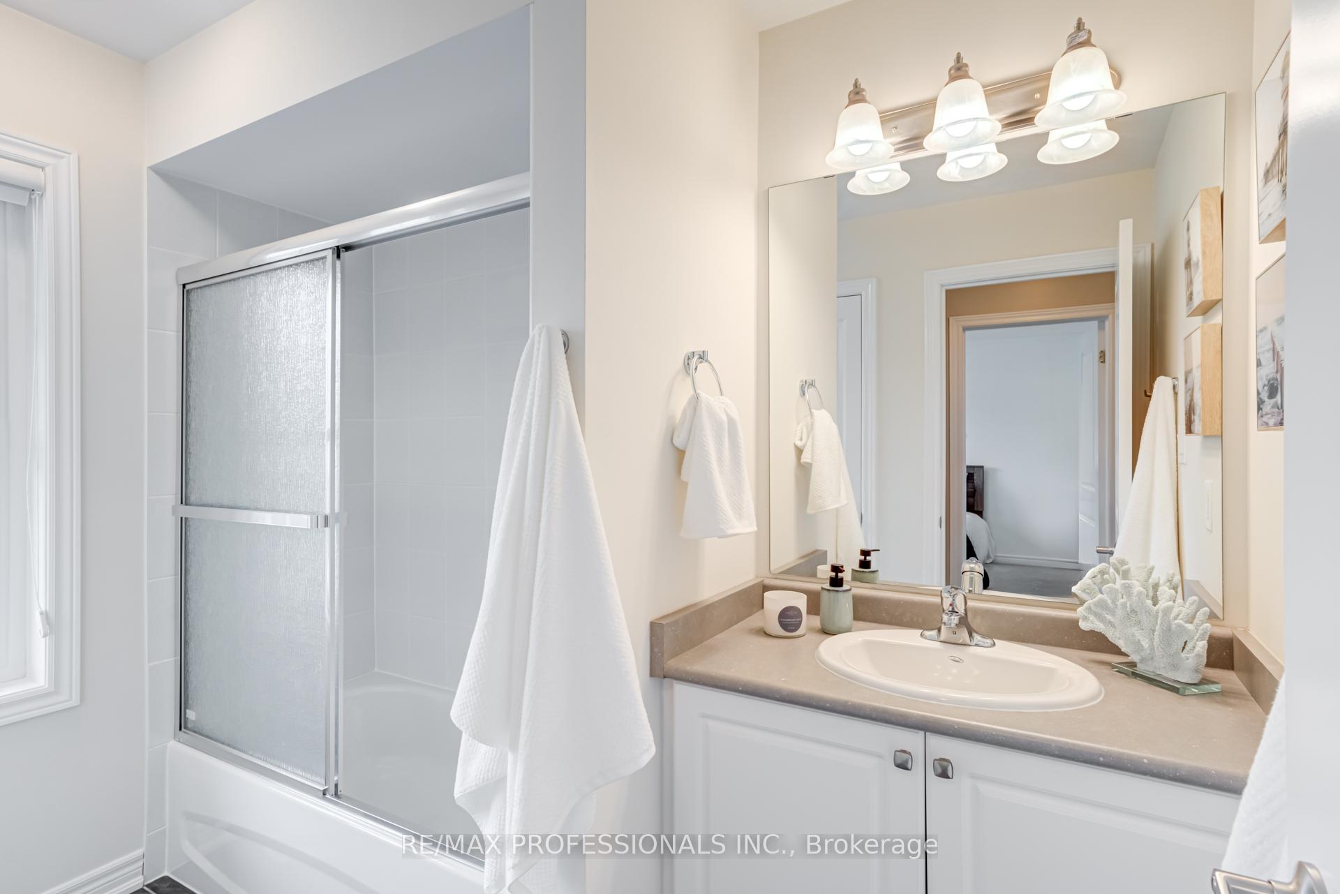 Photo 33 of 132 Cornwall Drive, Markham, Cornell — HOMEH