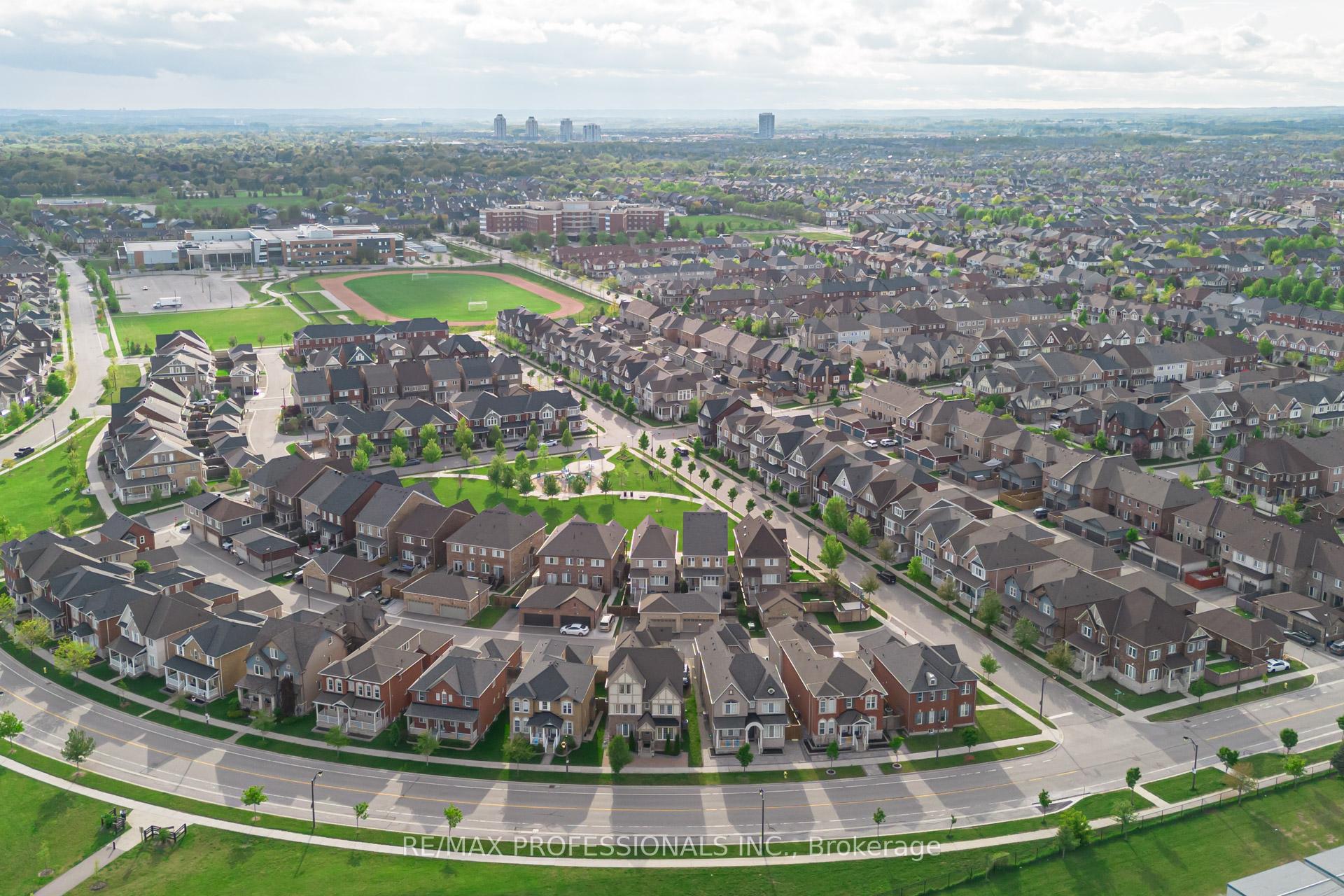 Photo 49 of 132 Cornwall Drive, Markham, Cornell — HOMEH