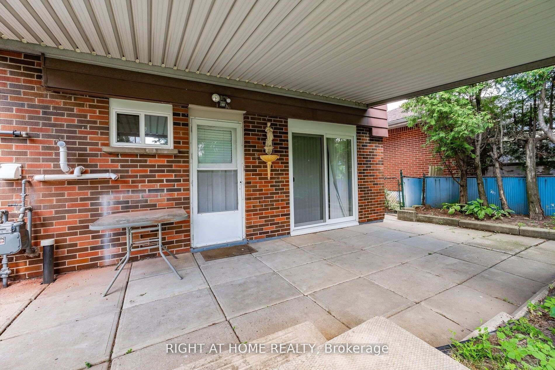 Photo 3 of Unit Unit B (BSMT), 56 Carmen Avenue, Hamilton, Macassa — HOMEH