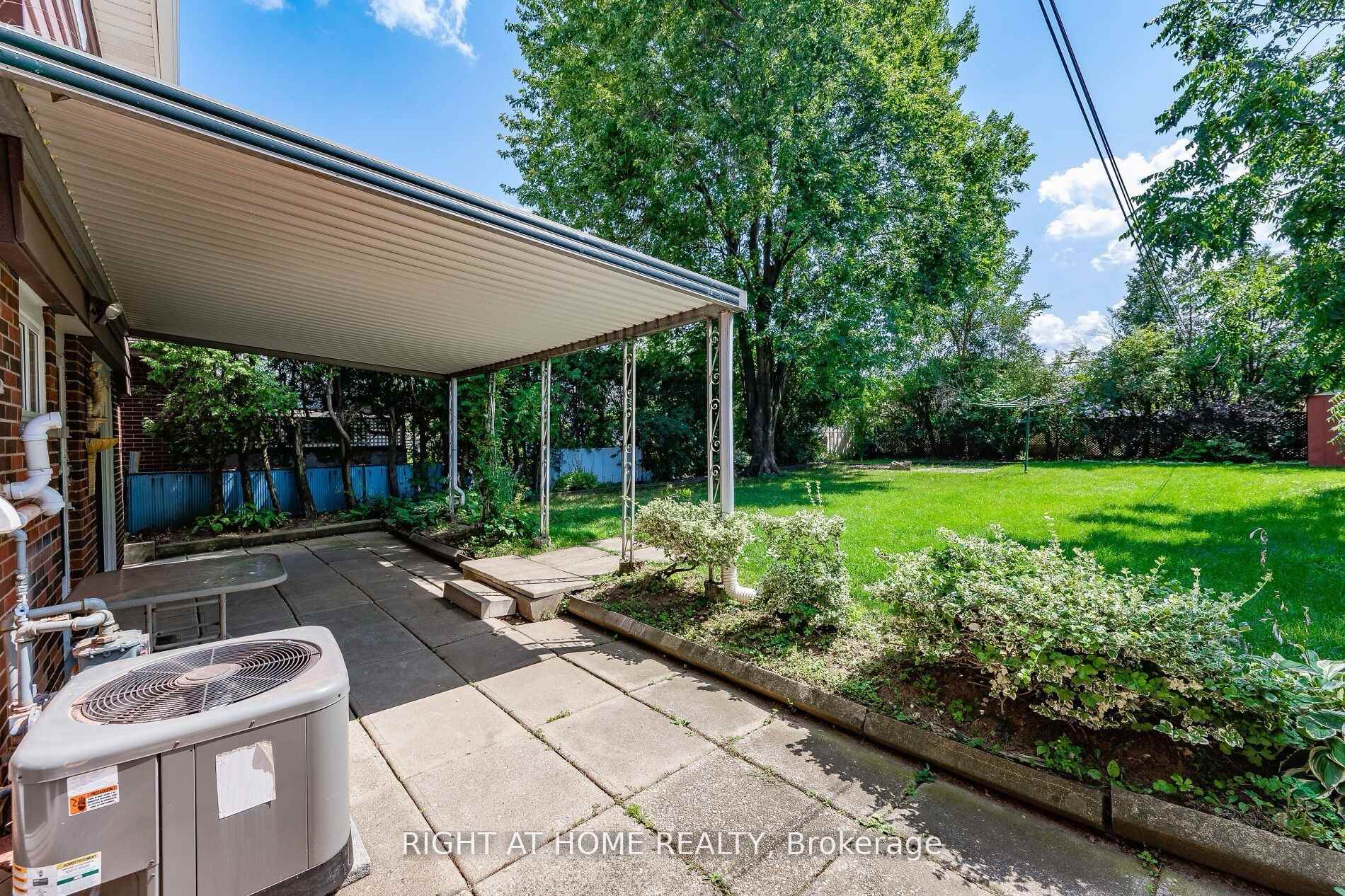 Photo 5 of Unit Unit B (BSMT), 56 Carmen Avenue, Hamilton, Macassa — HOMEH