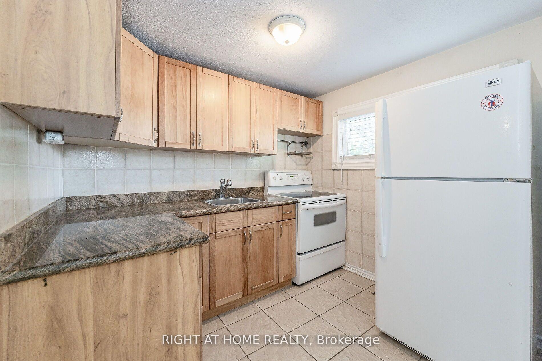 Photo 10 of Unit Unit B (BSMT), 56 Carmen Avenue, Hamilton, Macassa — HOMEH