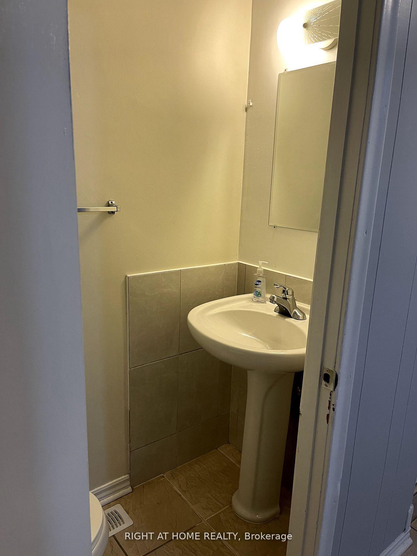 Photo 13 of Unit Unit B (BSMT), 56 Carmen Avenue, Hamilton, Macassa — HOMEH