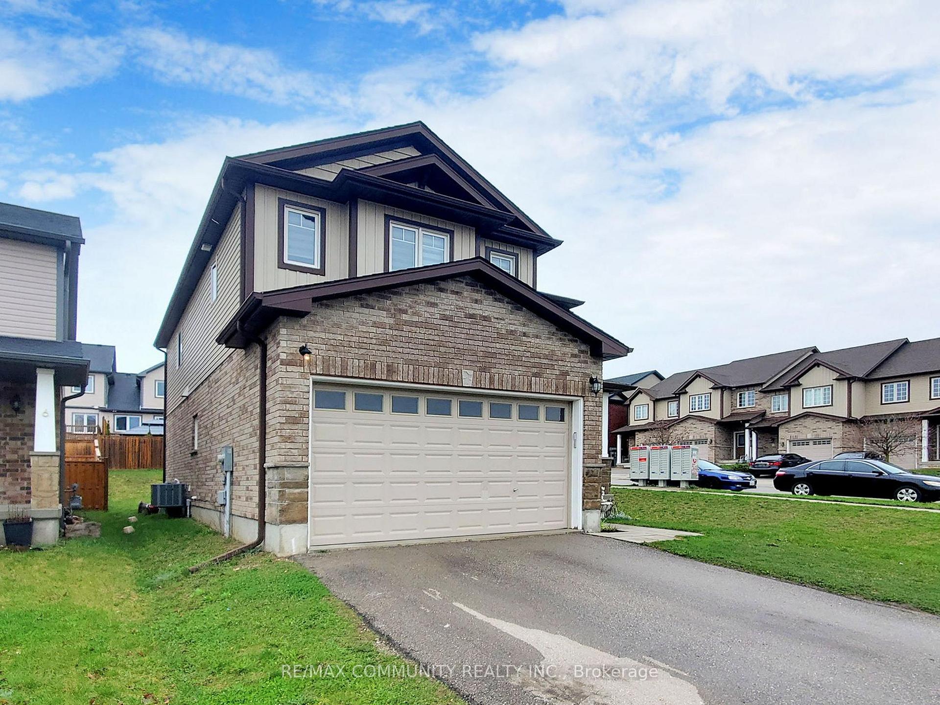 Photo 3 of 2 Castlebay Street, Kitchener, Huron Park — HOMEH