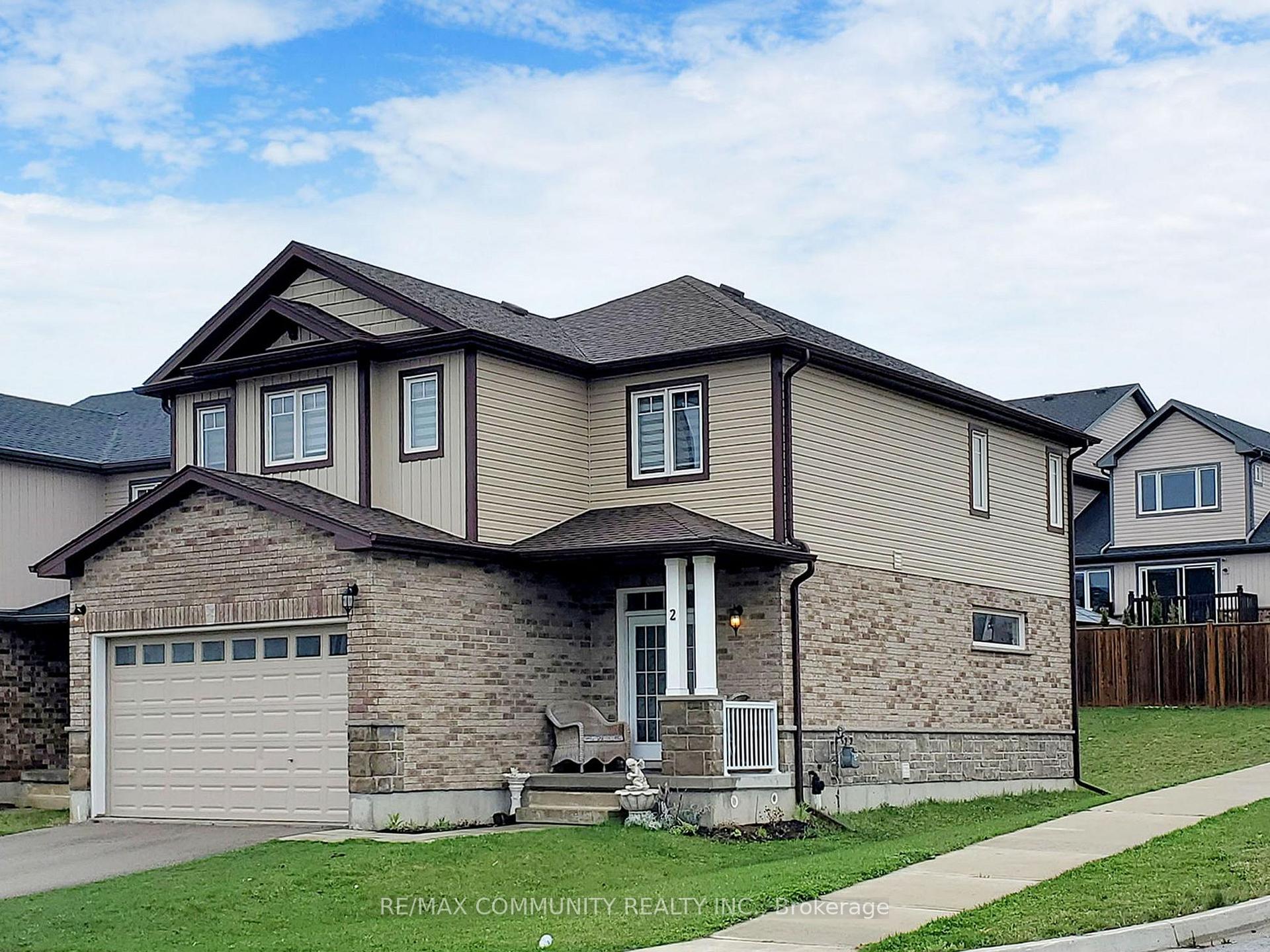 Photo 4 of 2 Castlebay Street, Kitchener, Huron Park — HOMEH
