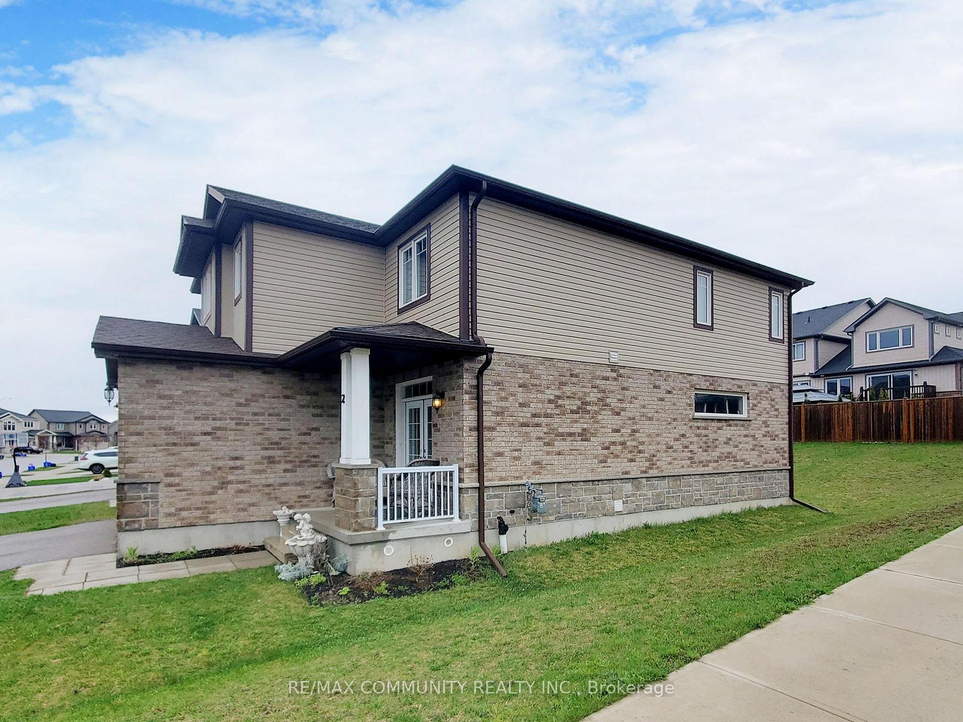 Photo 5 of 2 Castlebay Street, Kitchener, Huron Park — HOMEH