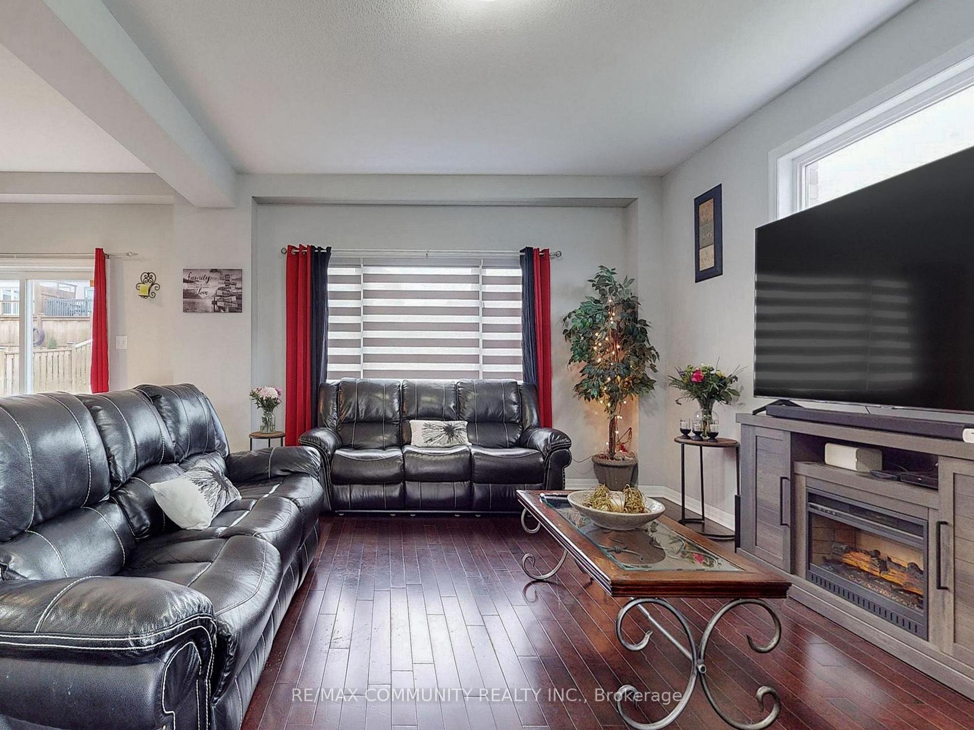 Photo 6 of 2 Castlebay Street, Kitchener, Huron Park — HOMEH