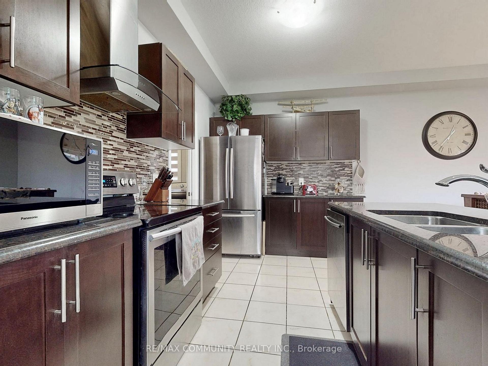 Photo 12 of 2 Castlebay Street, Kitchener, Huron Park — HOMEH