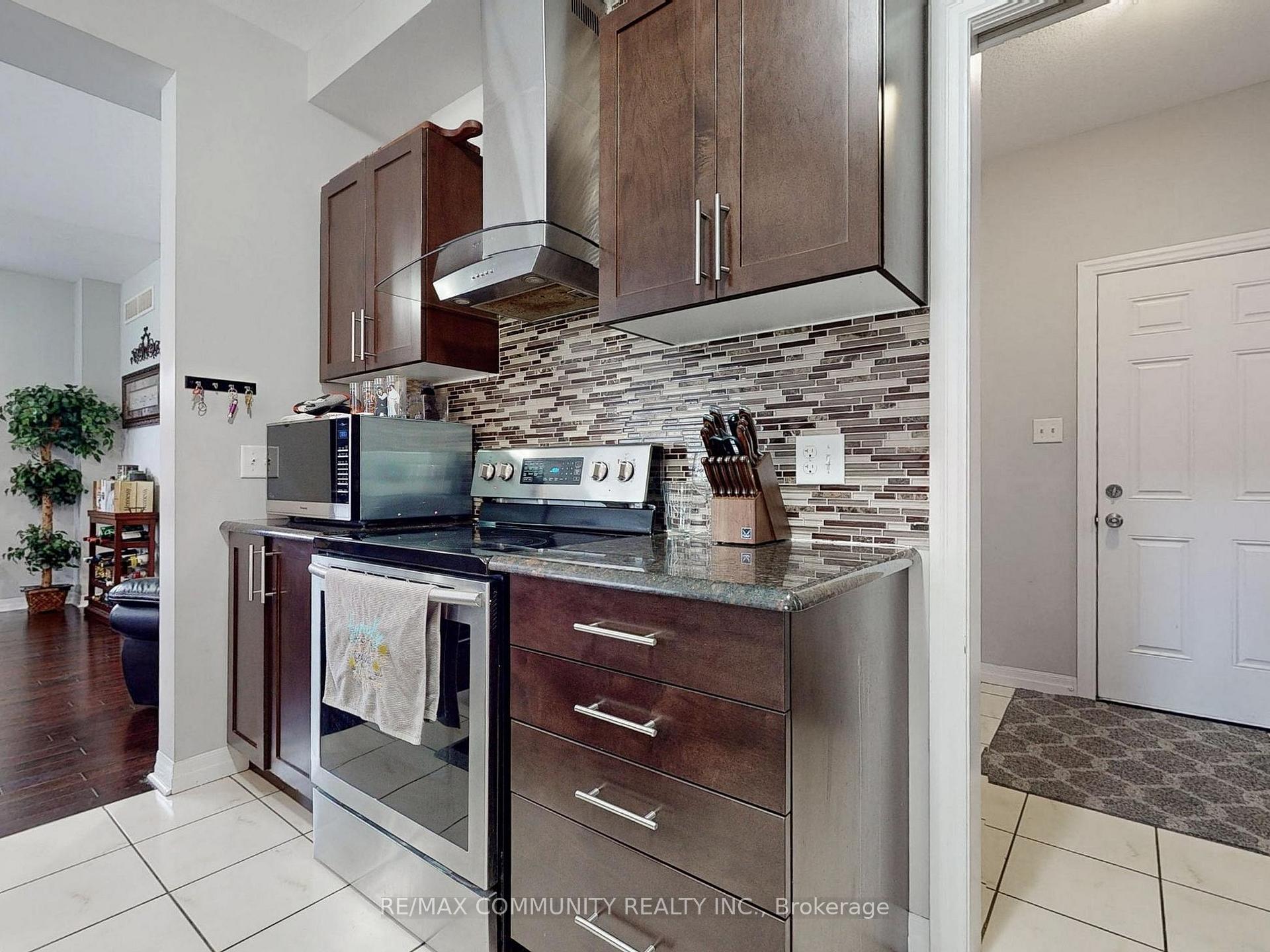 Photo 13 of 2 Castlebay Street, Kitchener, Huron Park — HOMEH