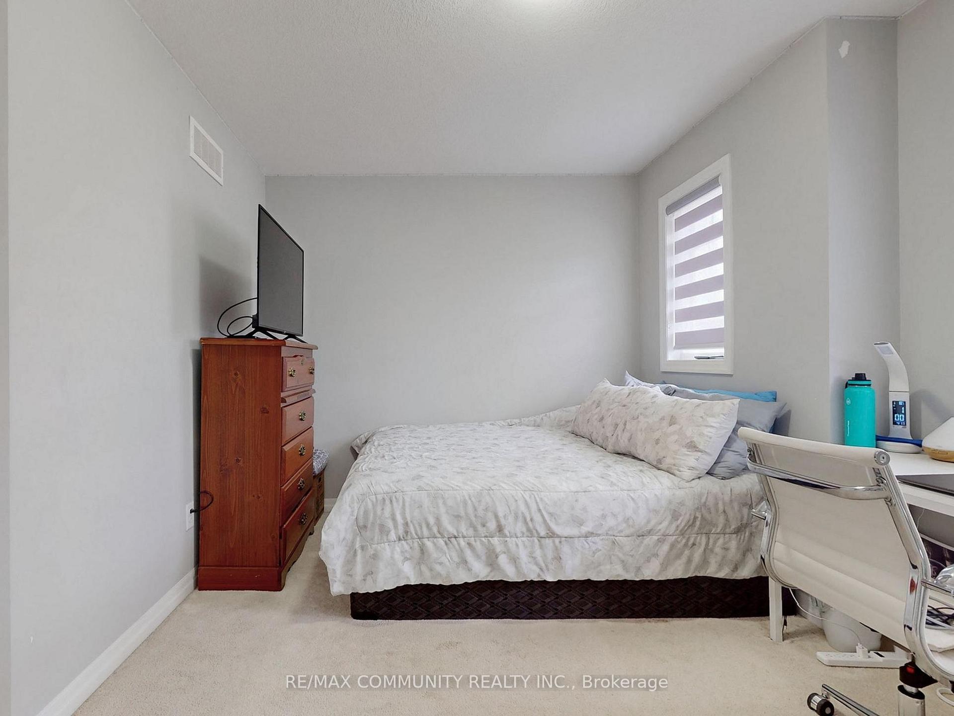 Photo 32 of 2 Castlebay Street, Kitchener, Huron Park — HOMEH