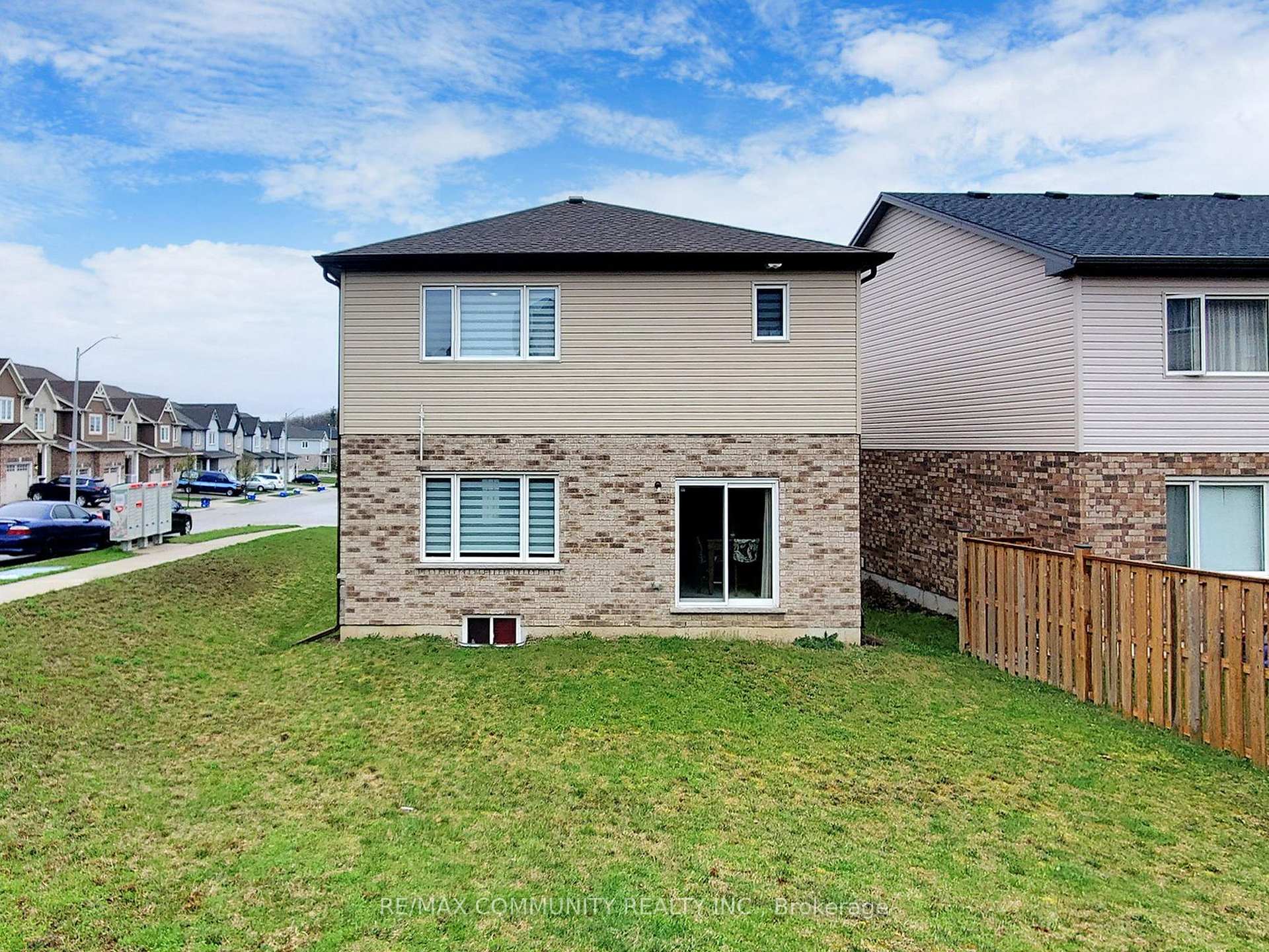 Photo 40 of 2 Castlebay Street, Kitchener, Huron Park — HOMEH