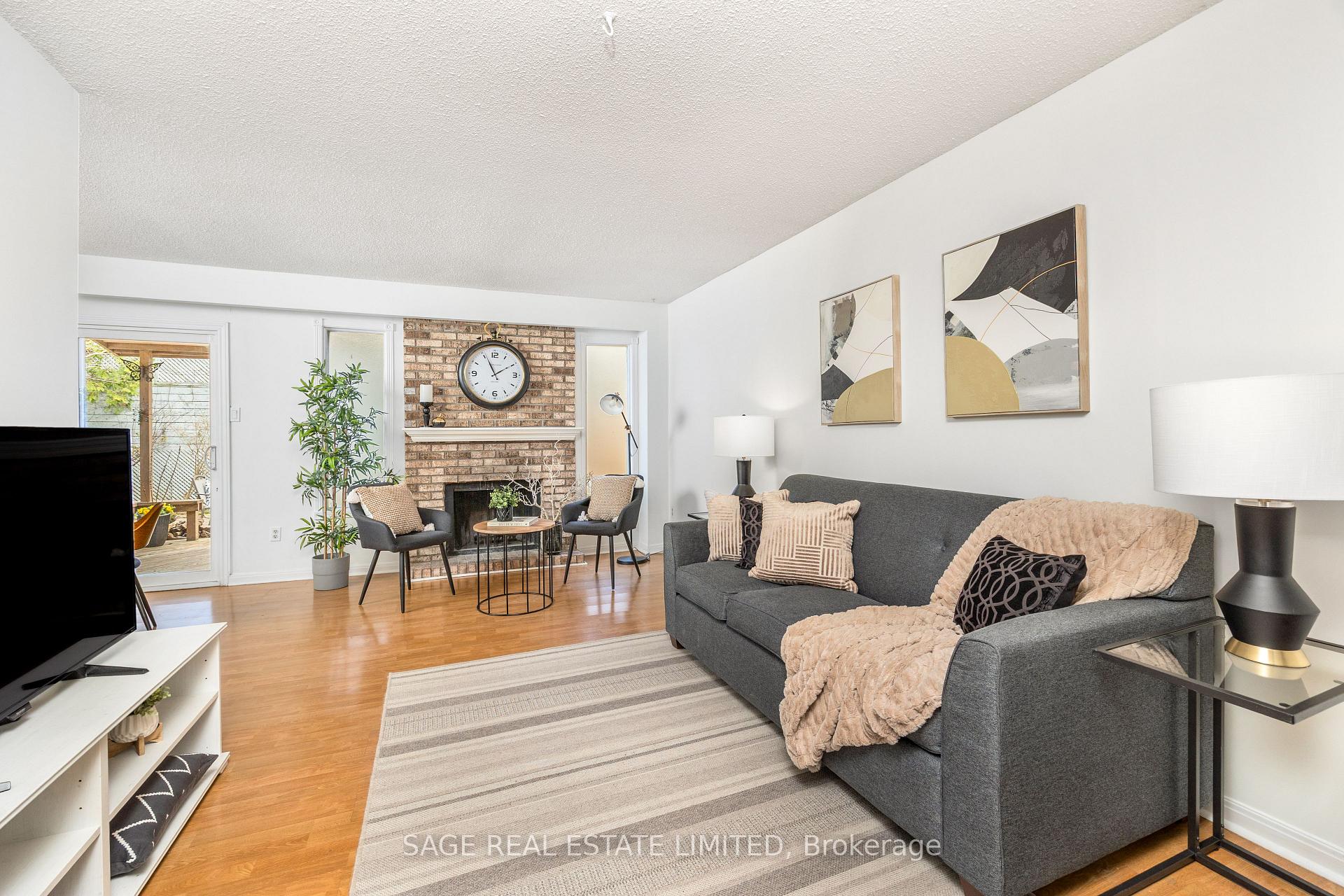 Photo 3 of 9 Reginald Crescent, Markham, Markham Village — HOMEH