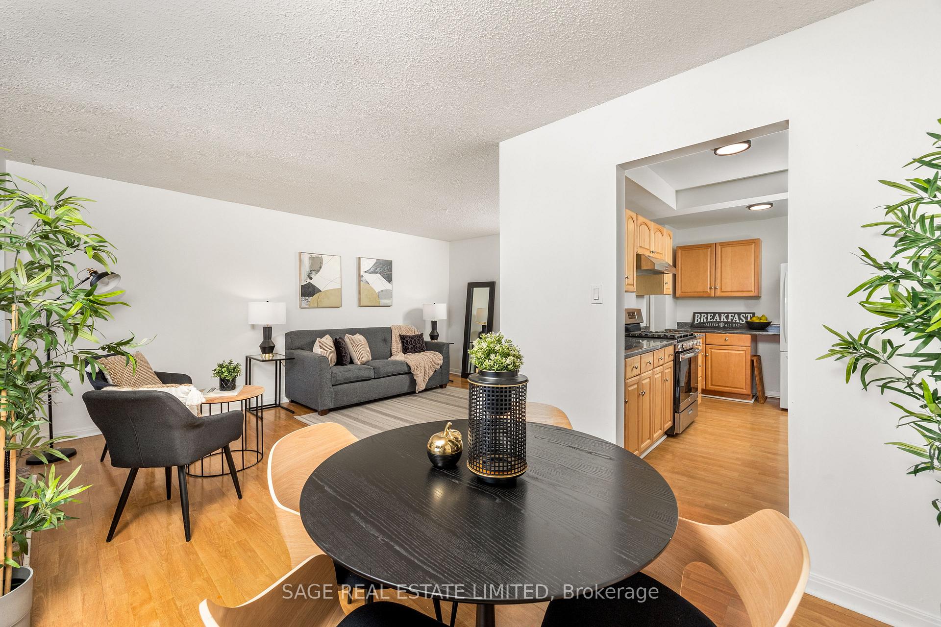 Photo 5 of 9 Reginald Crescent, Markham, Markham Village — HOMEH