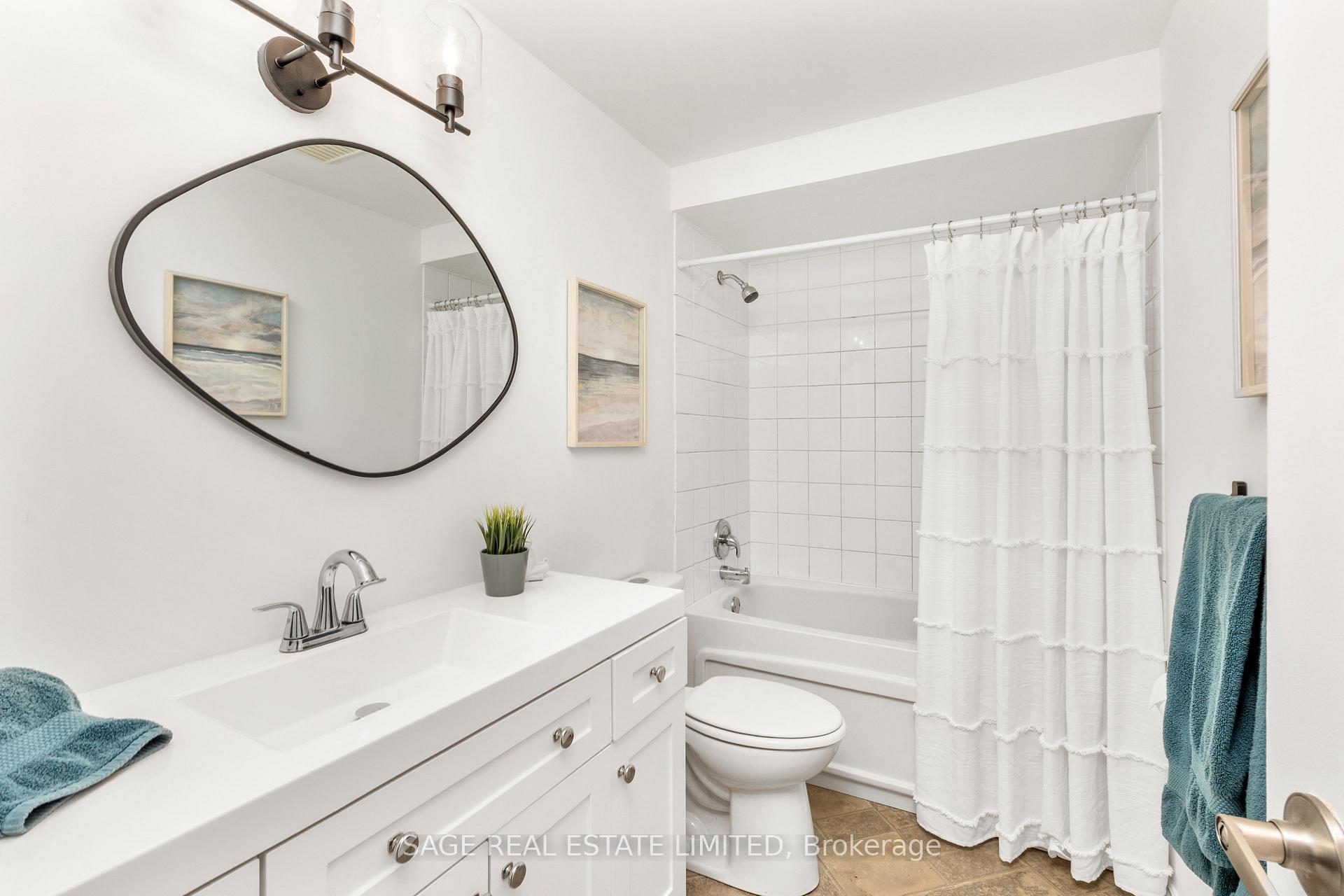 Photo 12 of 9 Reginald Crescent, Markham, Markham Village — HOMEH