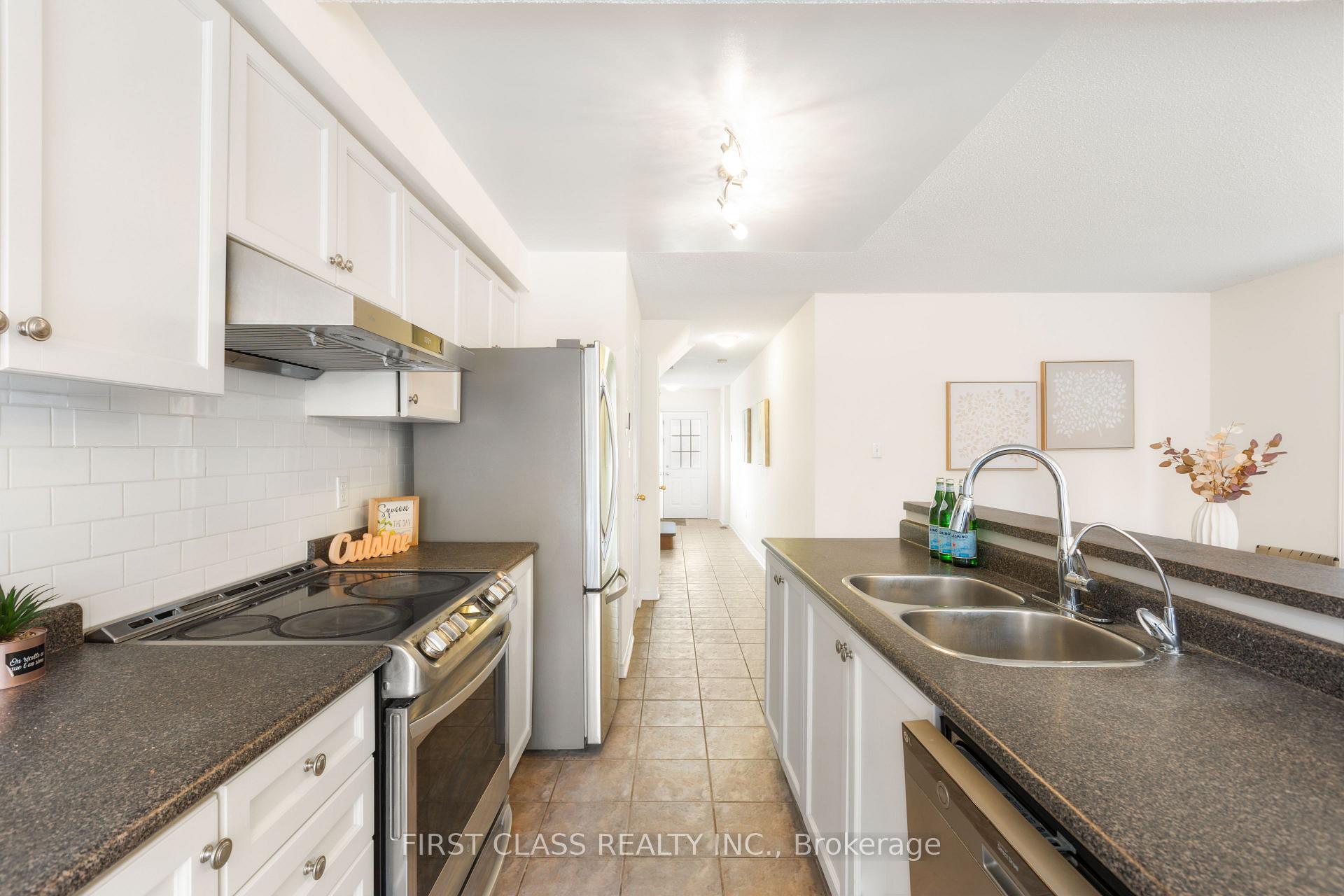 Photo 4 of 26 Tara Crescent, Markham, Cedarwood — HOMEH
