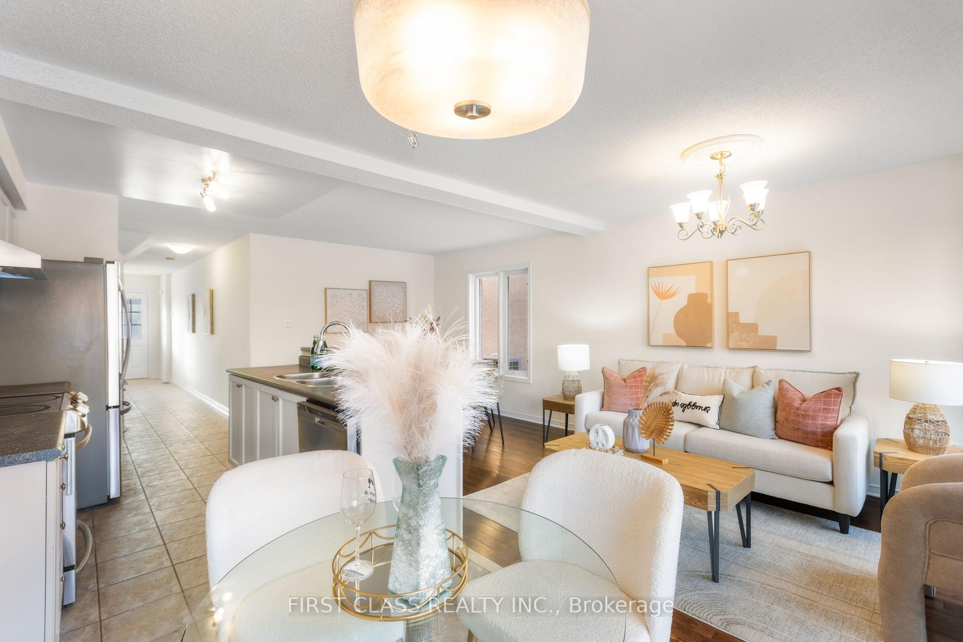 Photo 5 of 26 Tara Crescent, Markham, Cedarwood — HOMEH