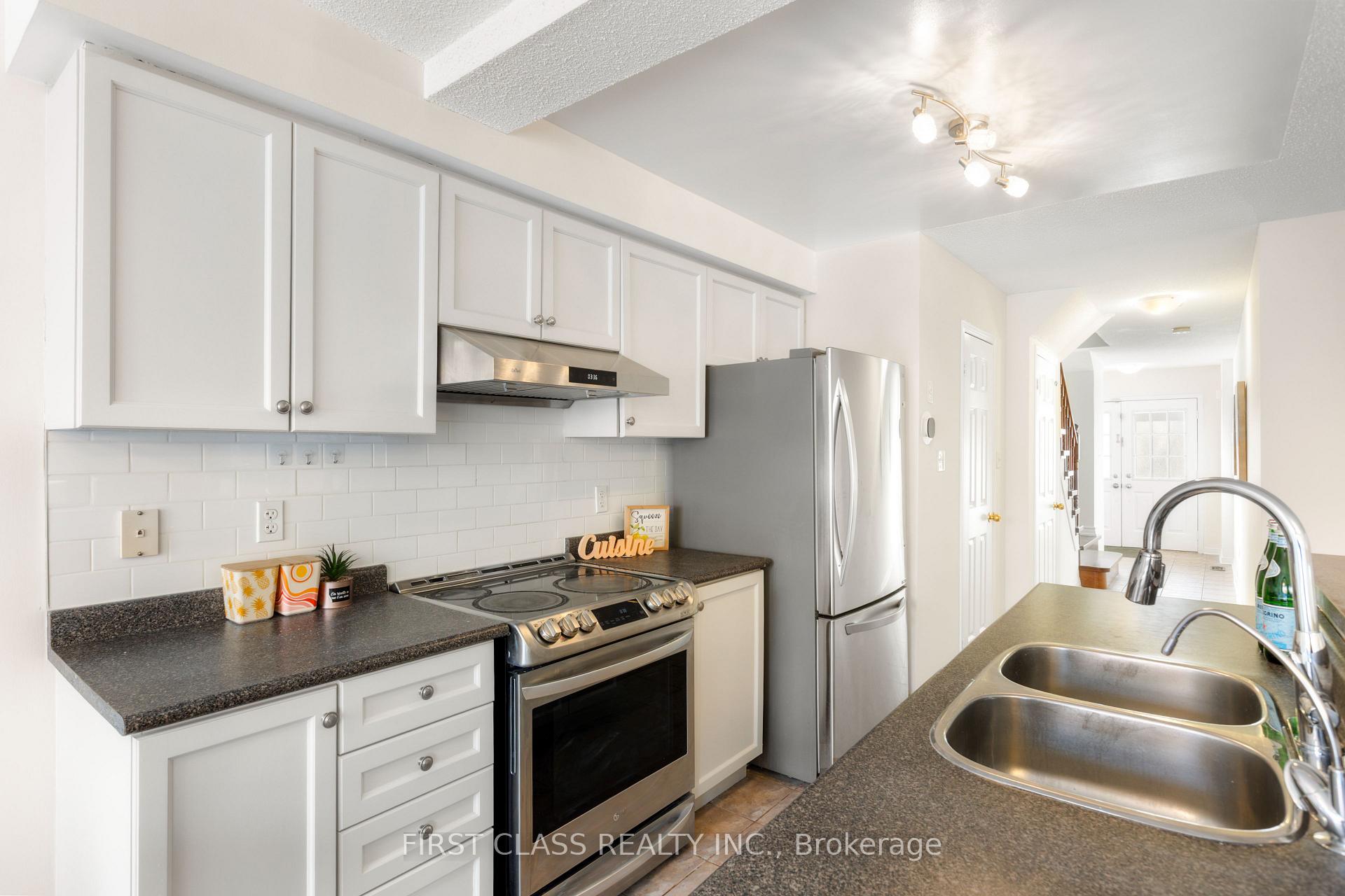 Photo 7 of 26 Tara Crescent, Markham, Cedarwood — HOMEH