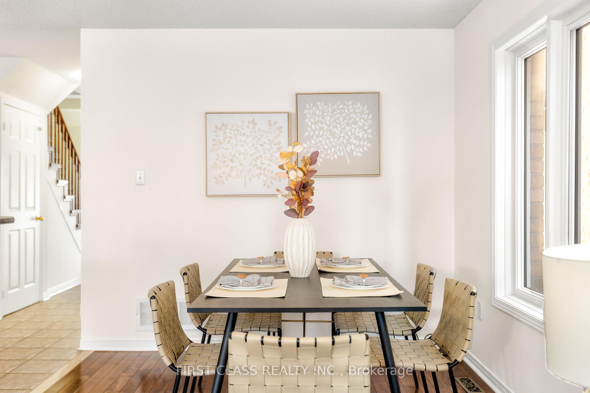 Photo 9 of 26 Tara Crescent, Markham, Cedarwood — HOMEH