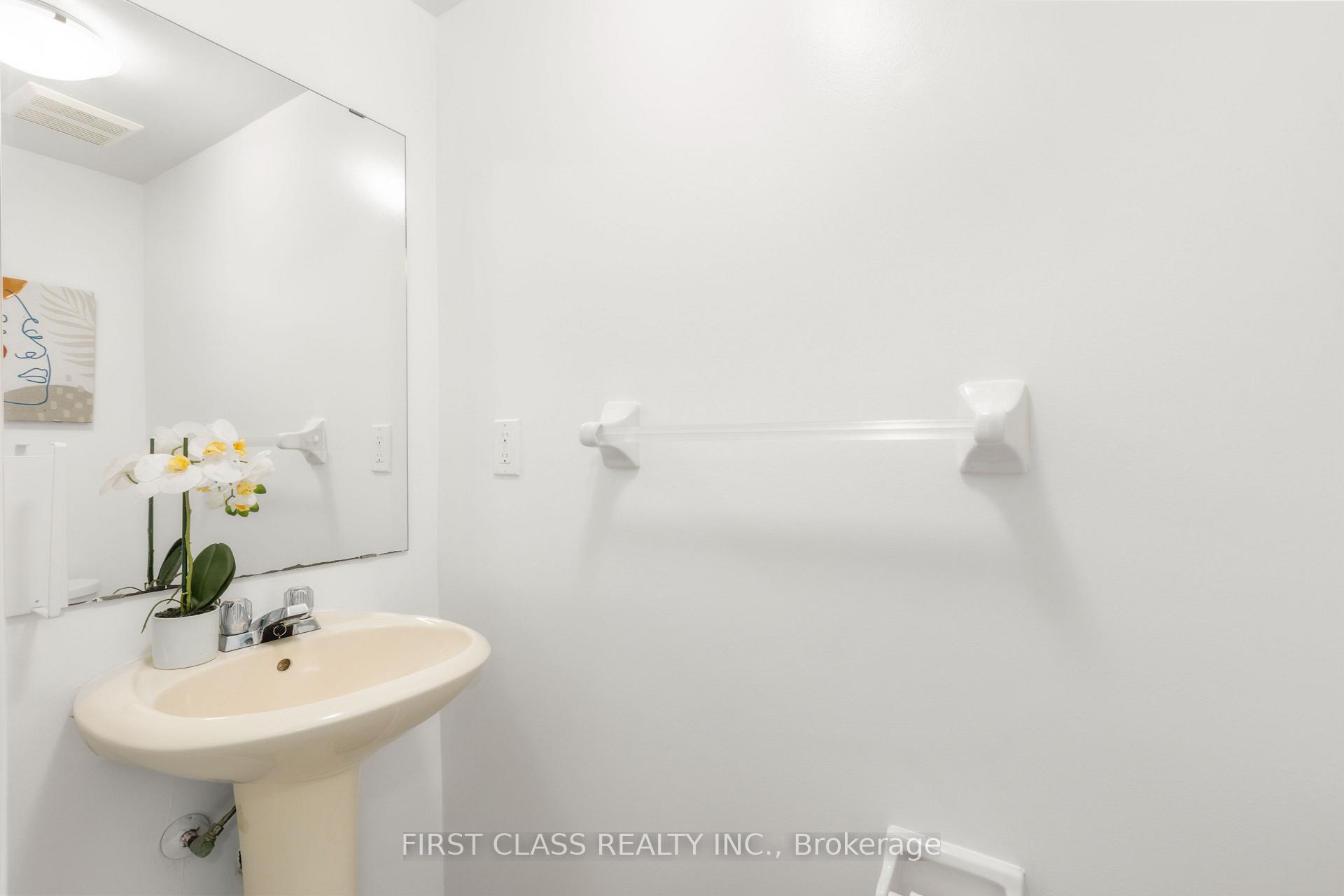 Photo 11 of 26 Tara Crescent, Markham, Cedarwood — HOMEH
