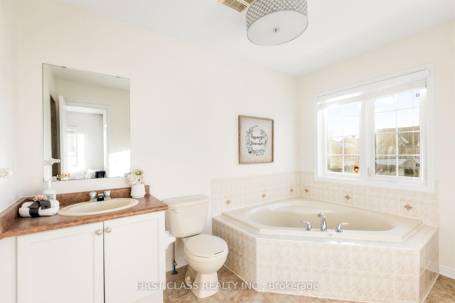 Photo 14 of 26 Tara Crescent, Markham, Cedarwood — HOMEH