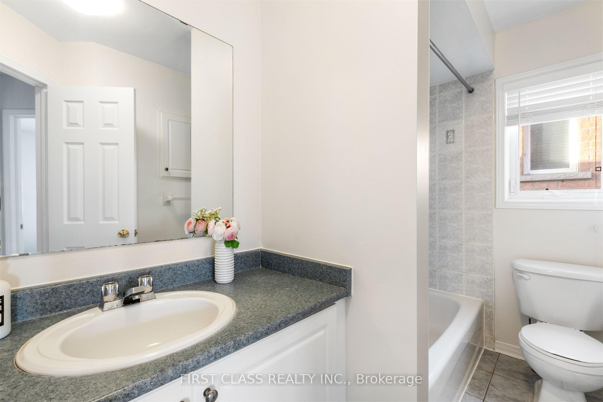 Photo 20 of 26 Tara Crescent, Markham, Cedarwood — HOMEH