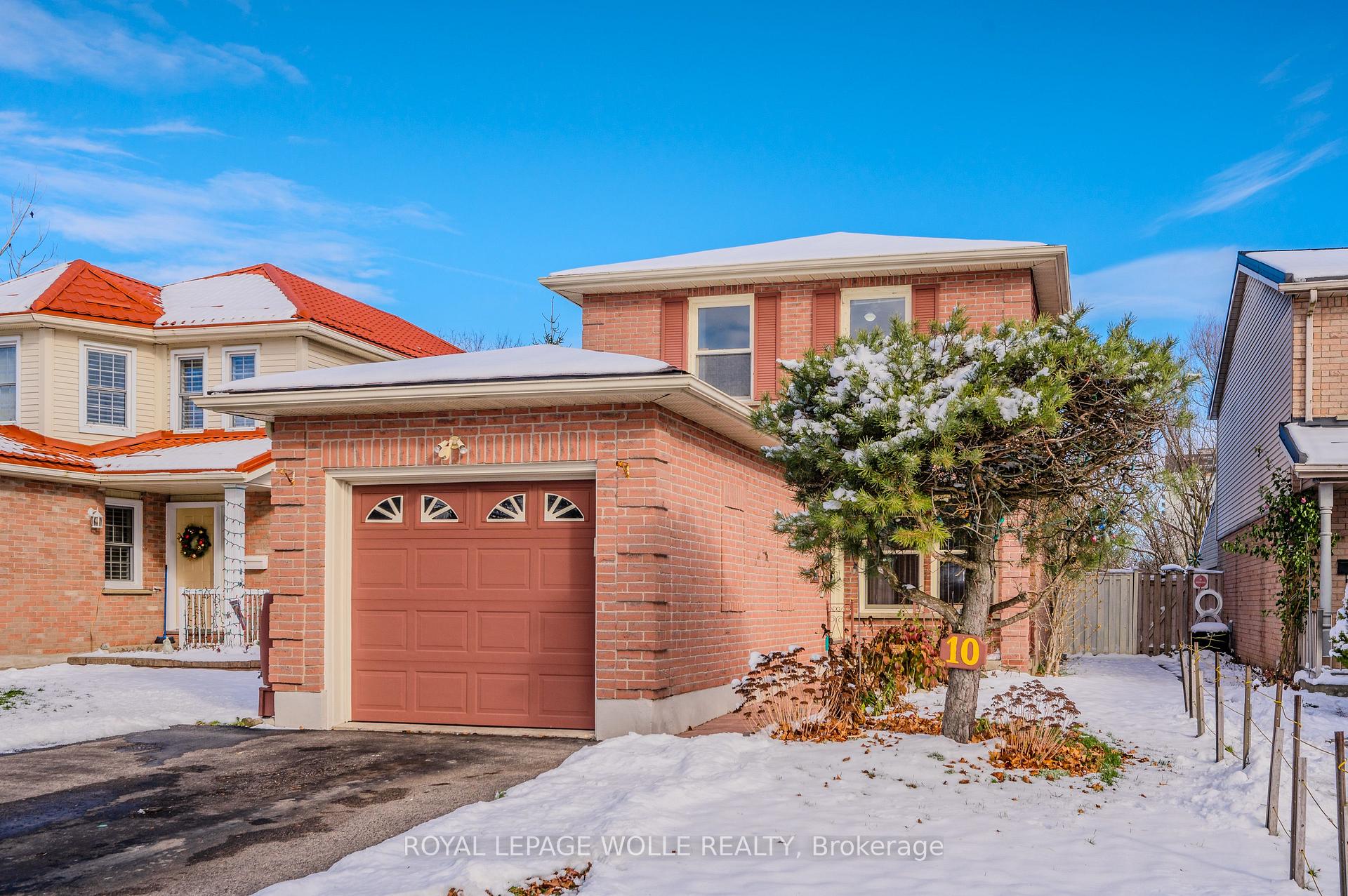 Photo 3 of 10 Fenwick Court, Kitchener — HOMEH