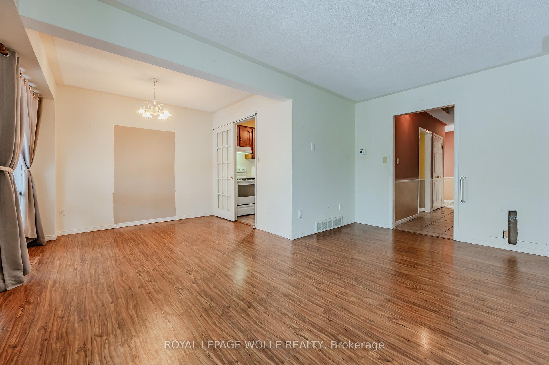 Photo 9 of 10 Fenwick Court, Kitchener — HOMEH