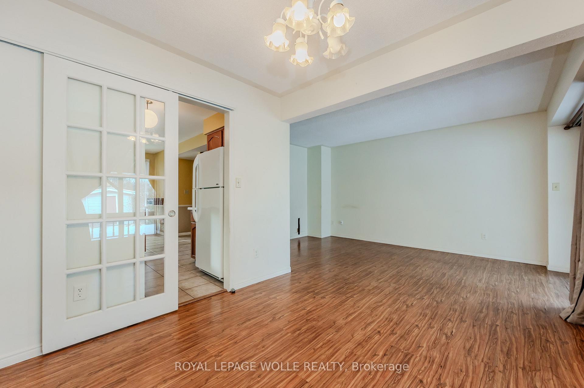 Photo 11 of 10 Fenwick Court, Kitchener — HOMEH