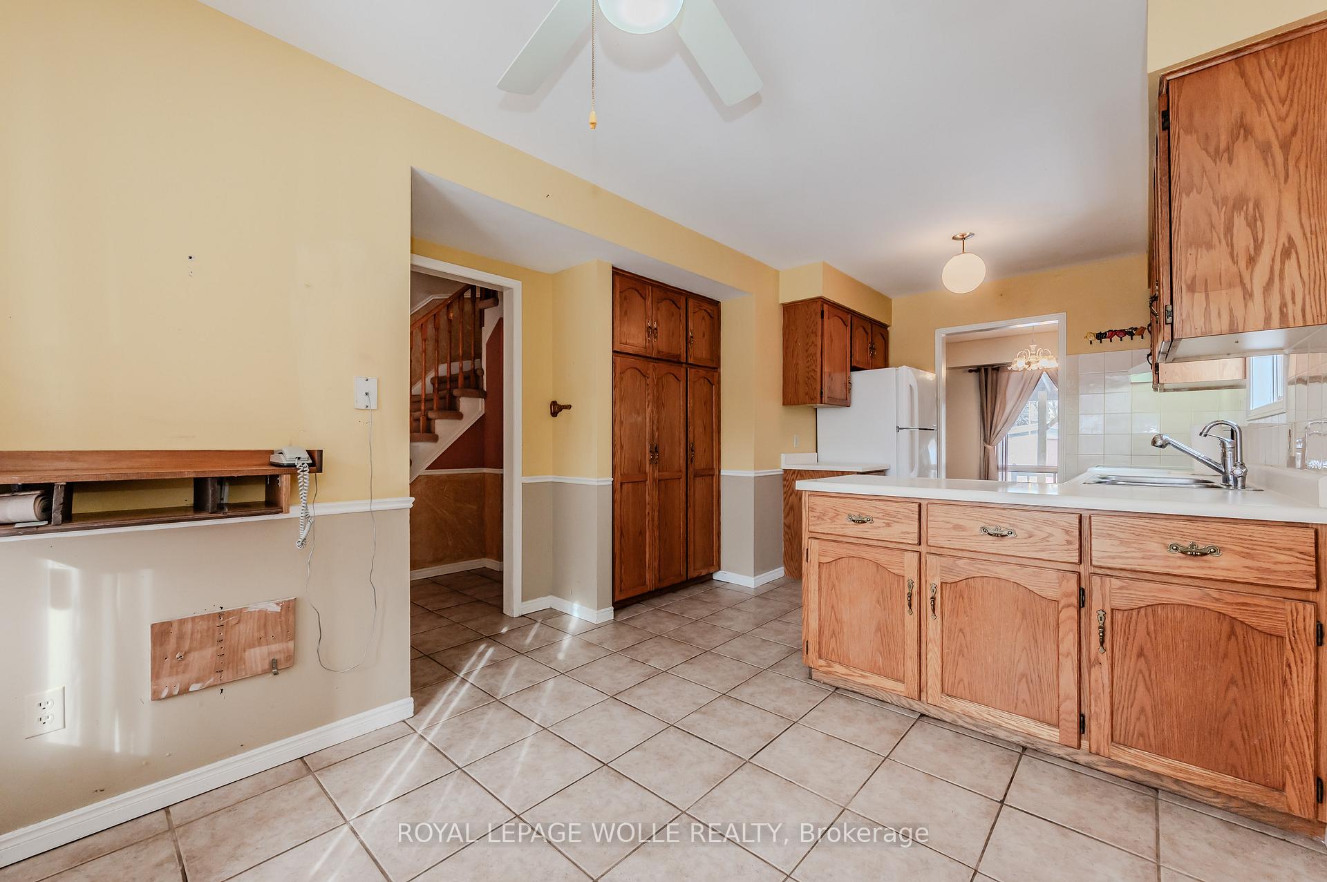 Photo 13 of 10 Fenwick Court, Kitchener — HOMEH