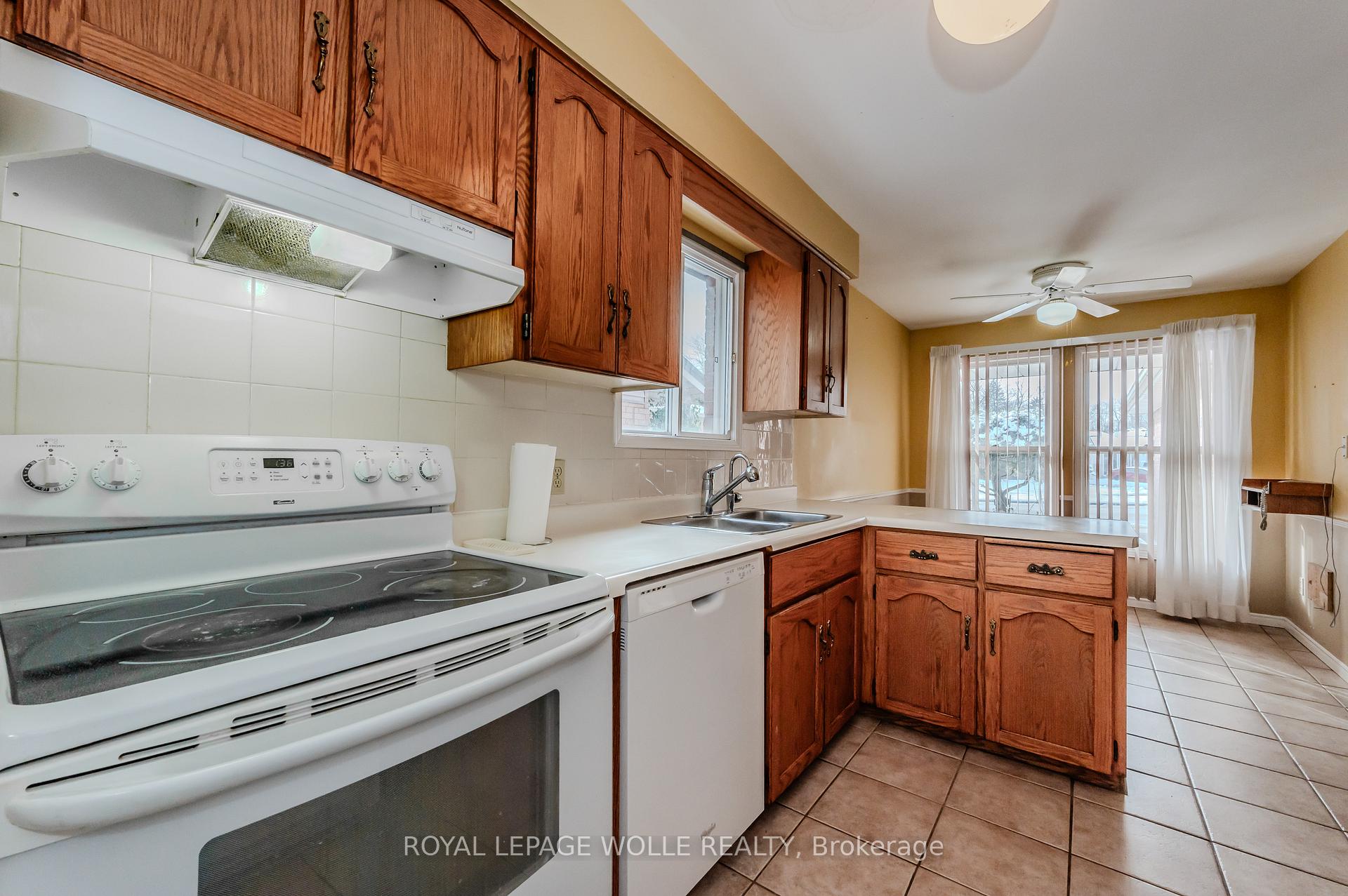 Photo 17 of 10 Fenwick Court, Kitchener — HOMEH