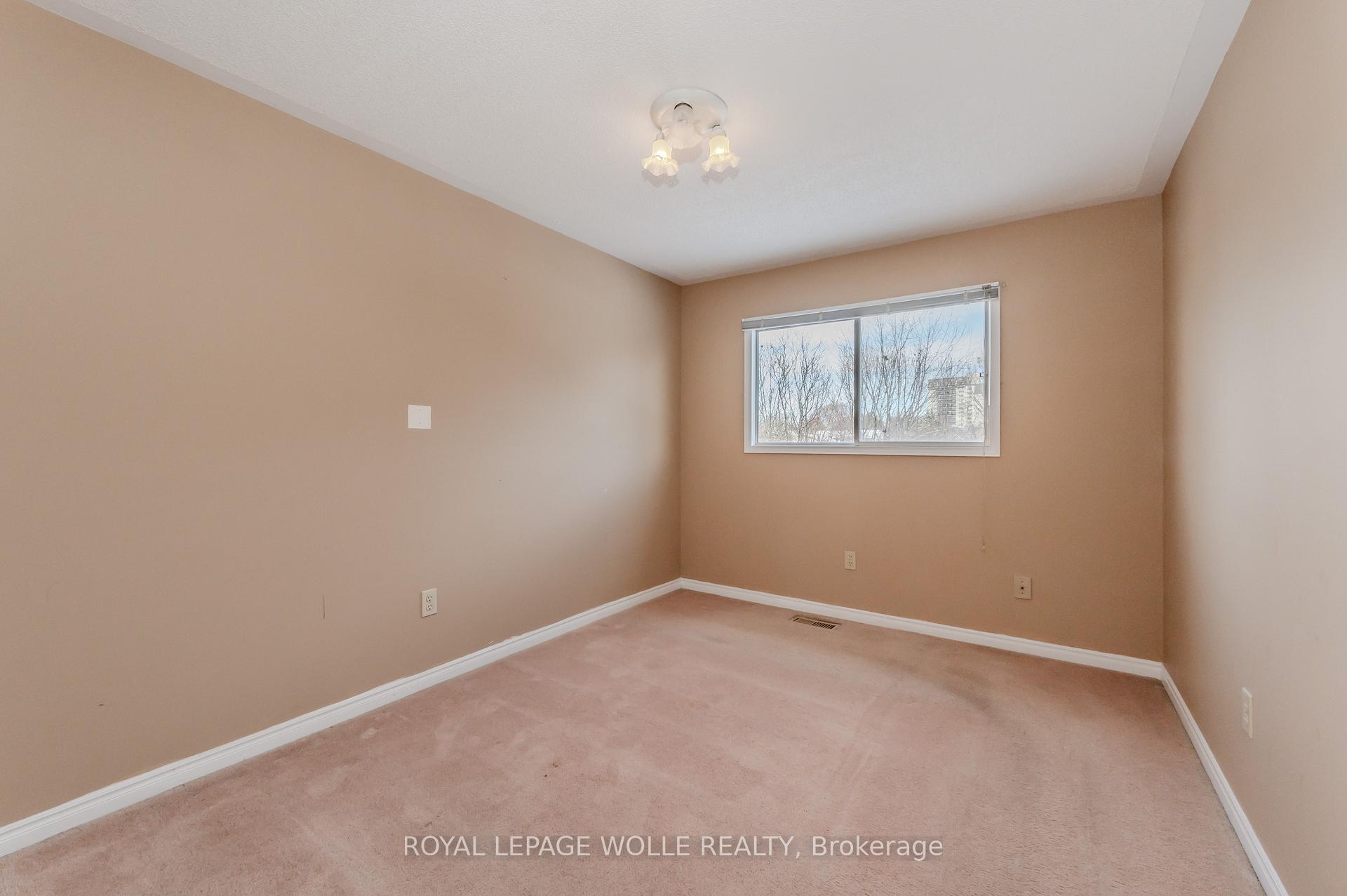Photo 19 of 10 Fenwick Court, Kitchener — HOMEH