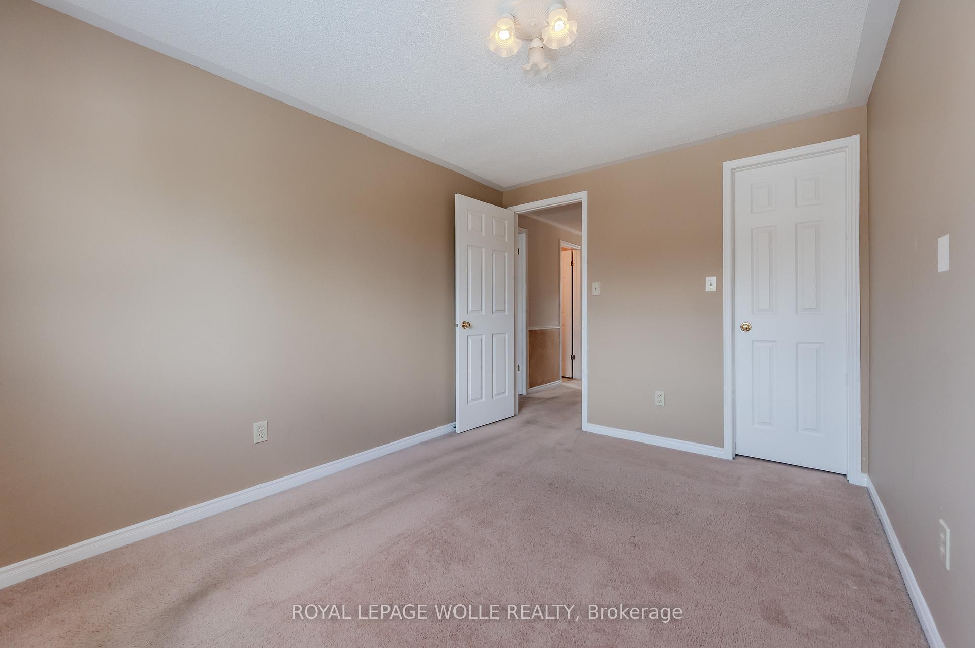 Photo 20 of 10 Fenwick Court, Kitchener — HOMEH