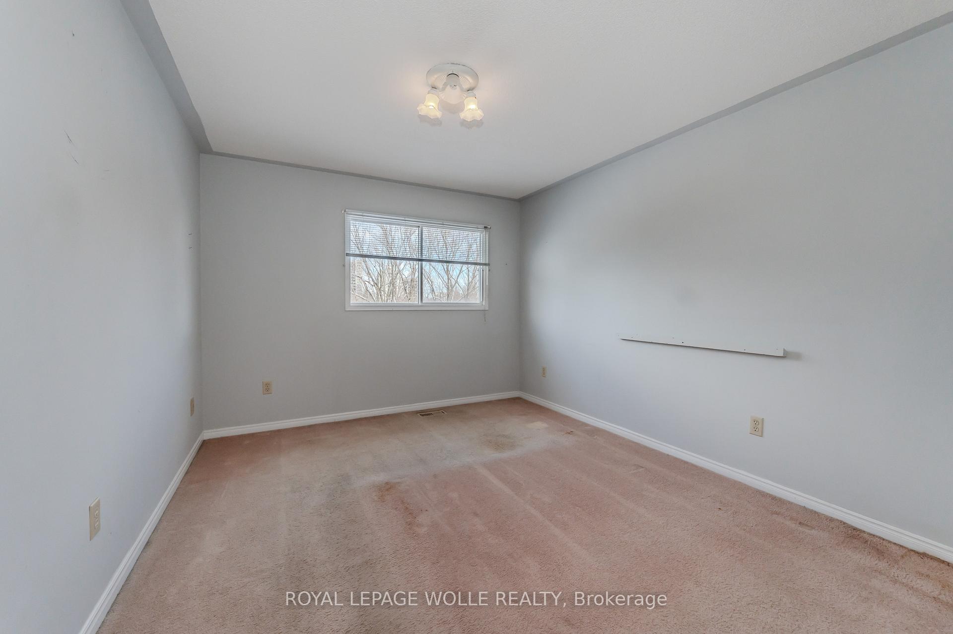 Photo 21 of 10 Fenwick Court, Kitchener — HOMEH