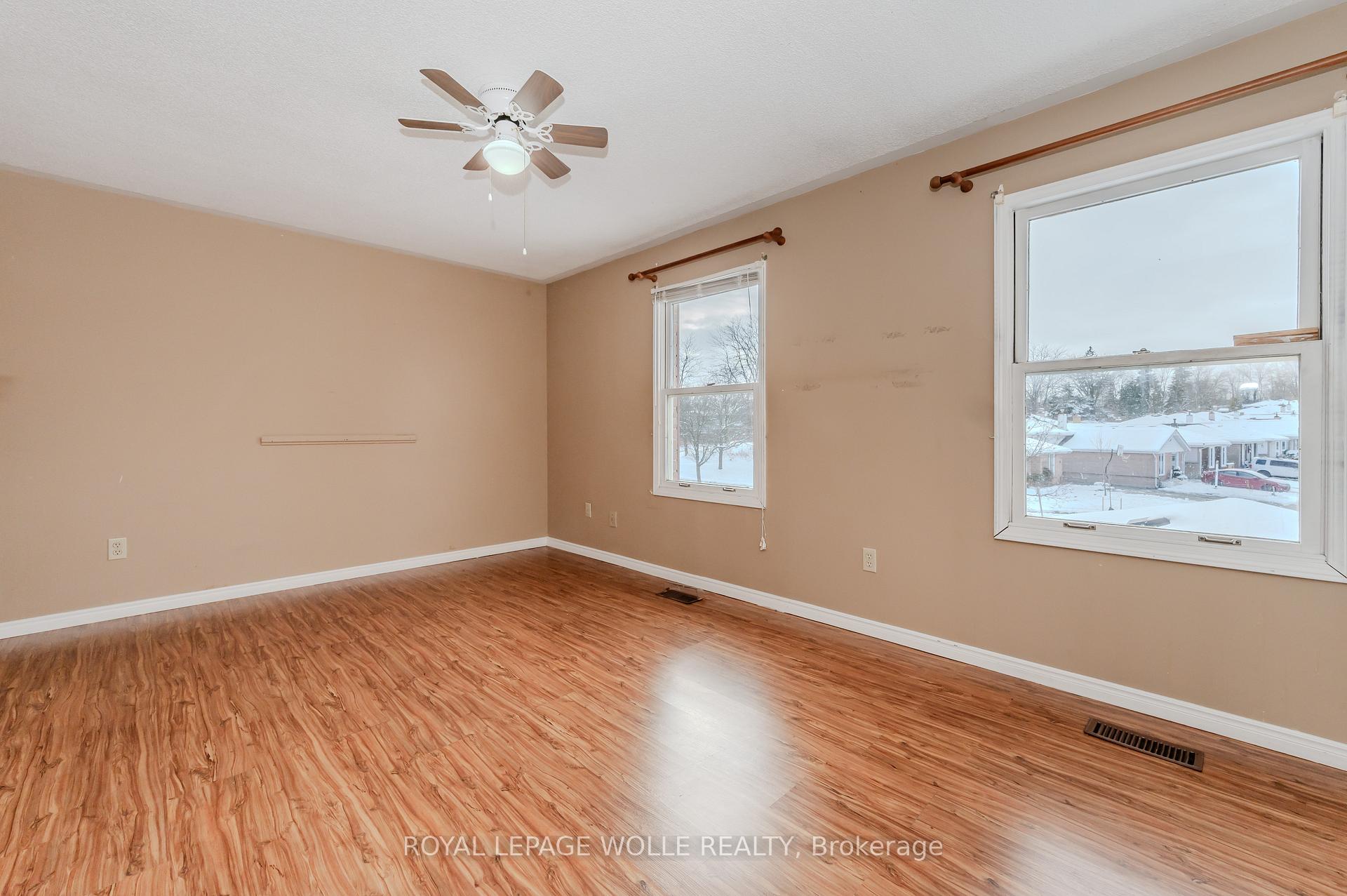 Photo 23 of 10 Fenwick Court, Kitchener — HOMEH