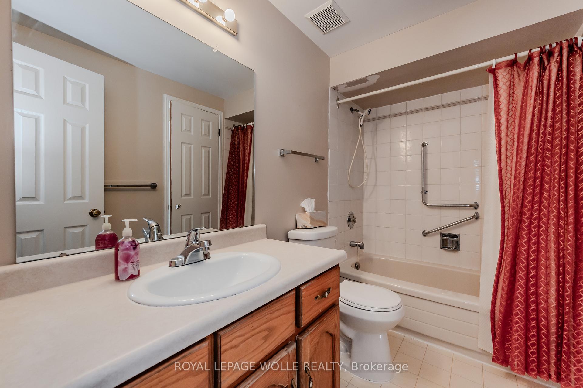 Photo 26 of 10 Fenwick Court, Kitchener — HOMEH