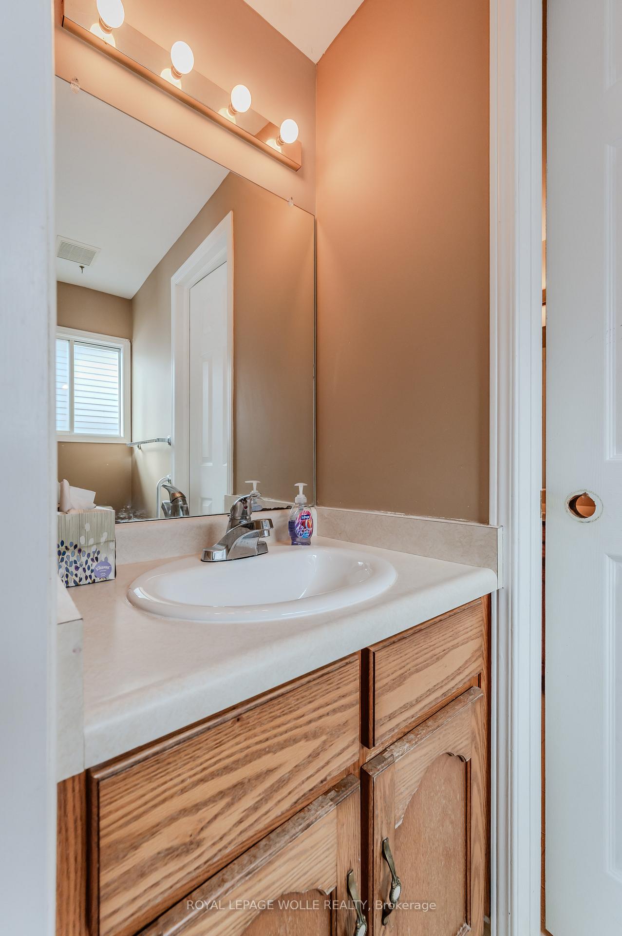 Photo 27 of 10 Fenwick Court, Kitchener — HOMEH