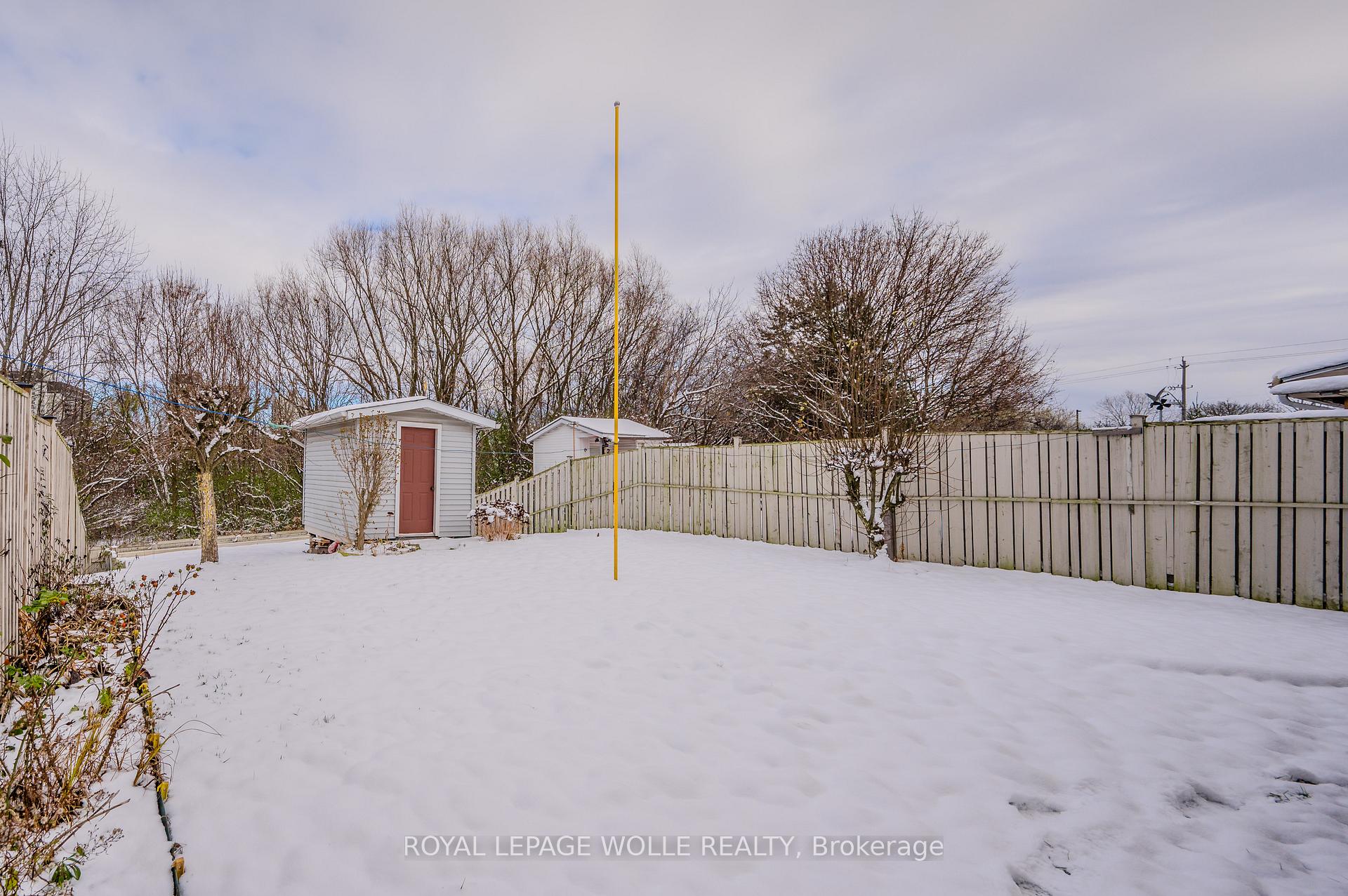 Photo 35 of 10 Fenwick Court, Kitchener — HOMEH