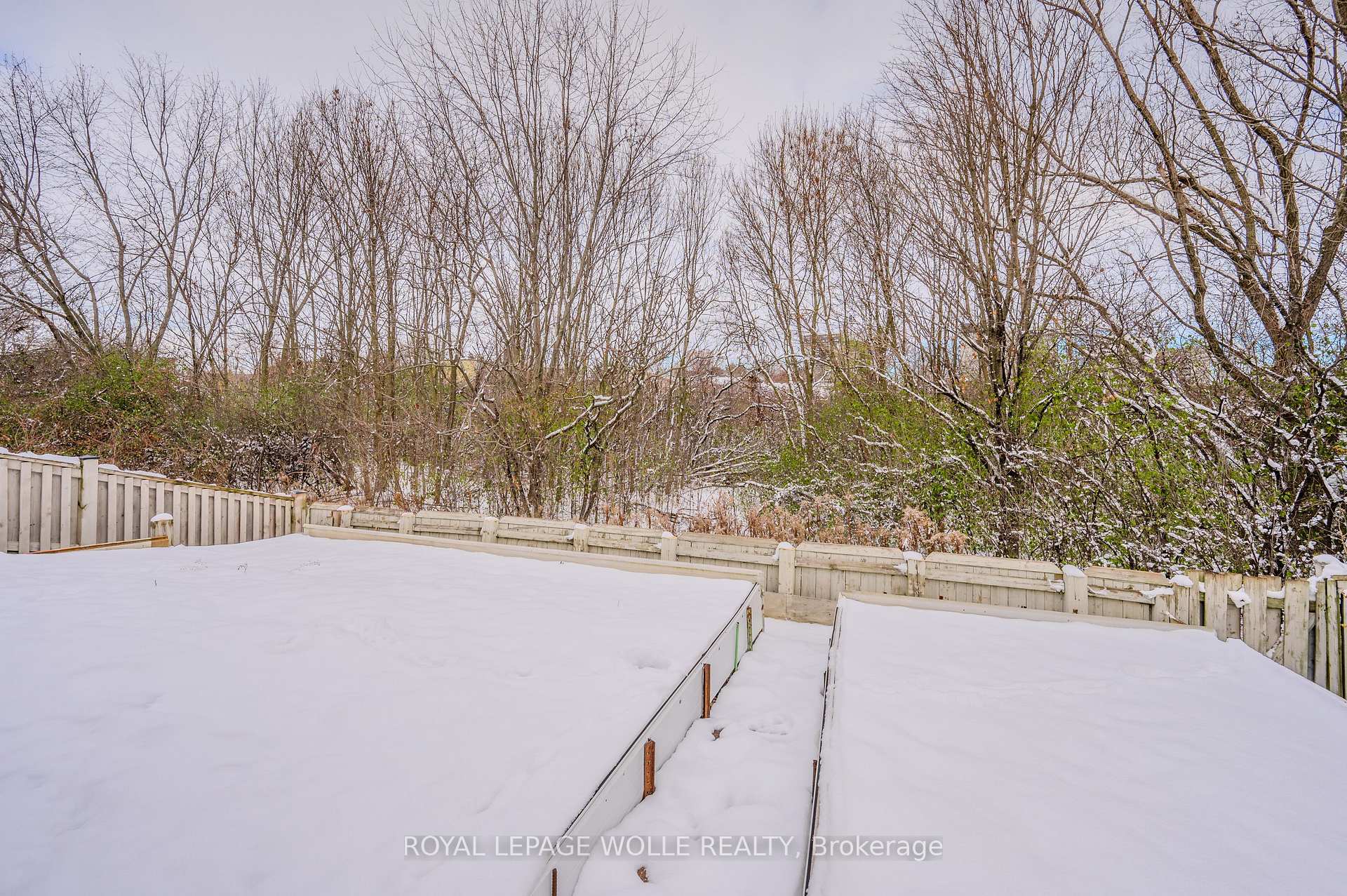 Photo 40 of 10 Fenwick Court, Kitchener — HOMEH