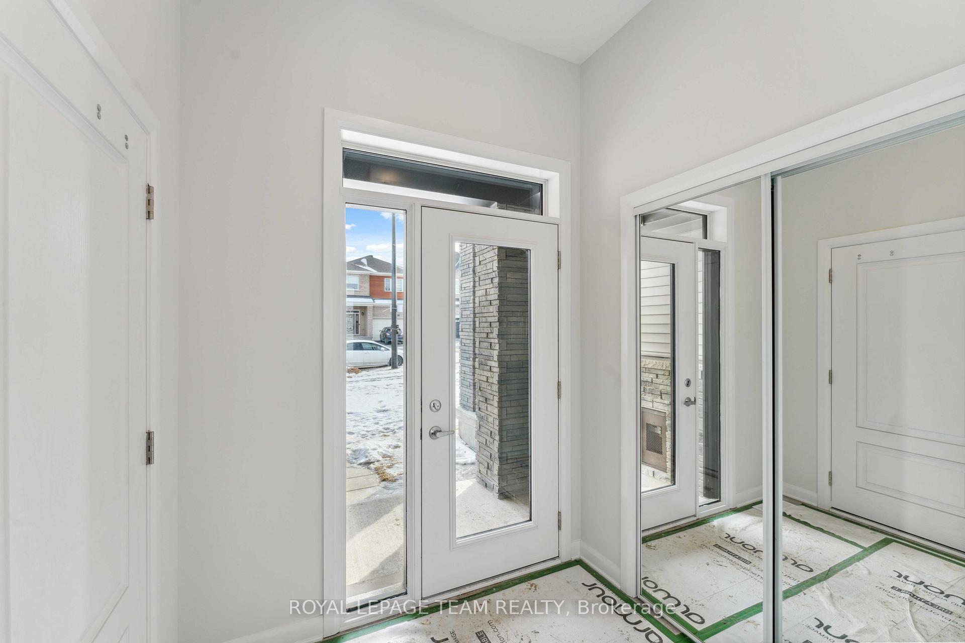 Photo 2 of 136 Invention Boulevard, Ottawa, Kanata - Morgan's Grant/South March — HOMEH