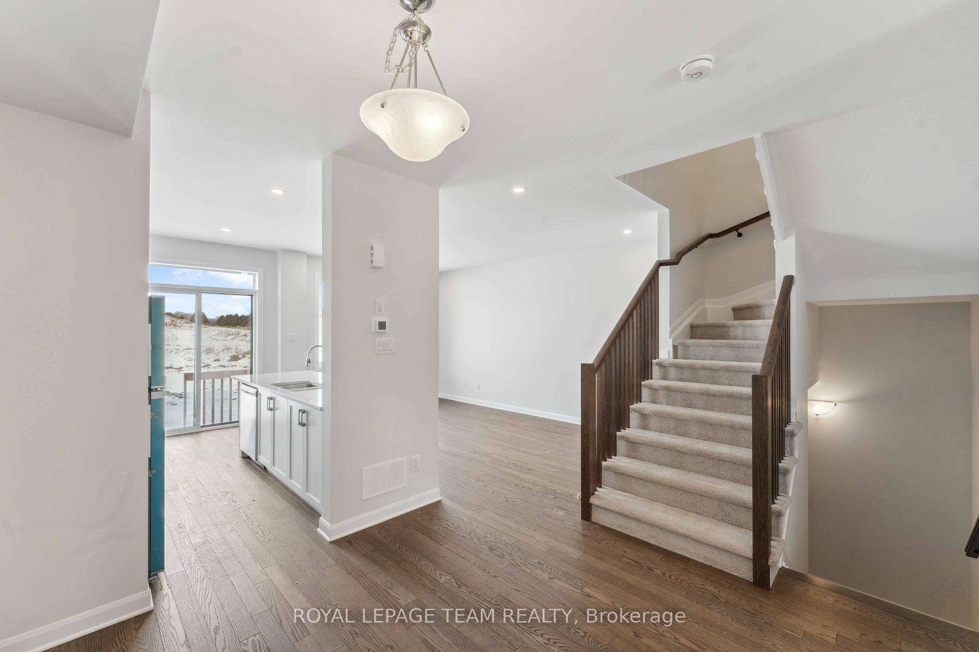Photo 4 of 136 Invention Boulevard, Ottawa, Kanata - Morgan's Grant/South March — HOMEH